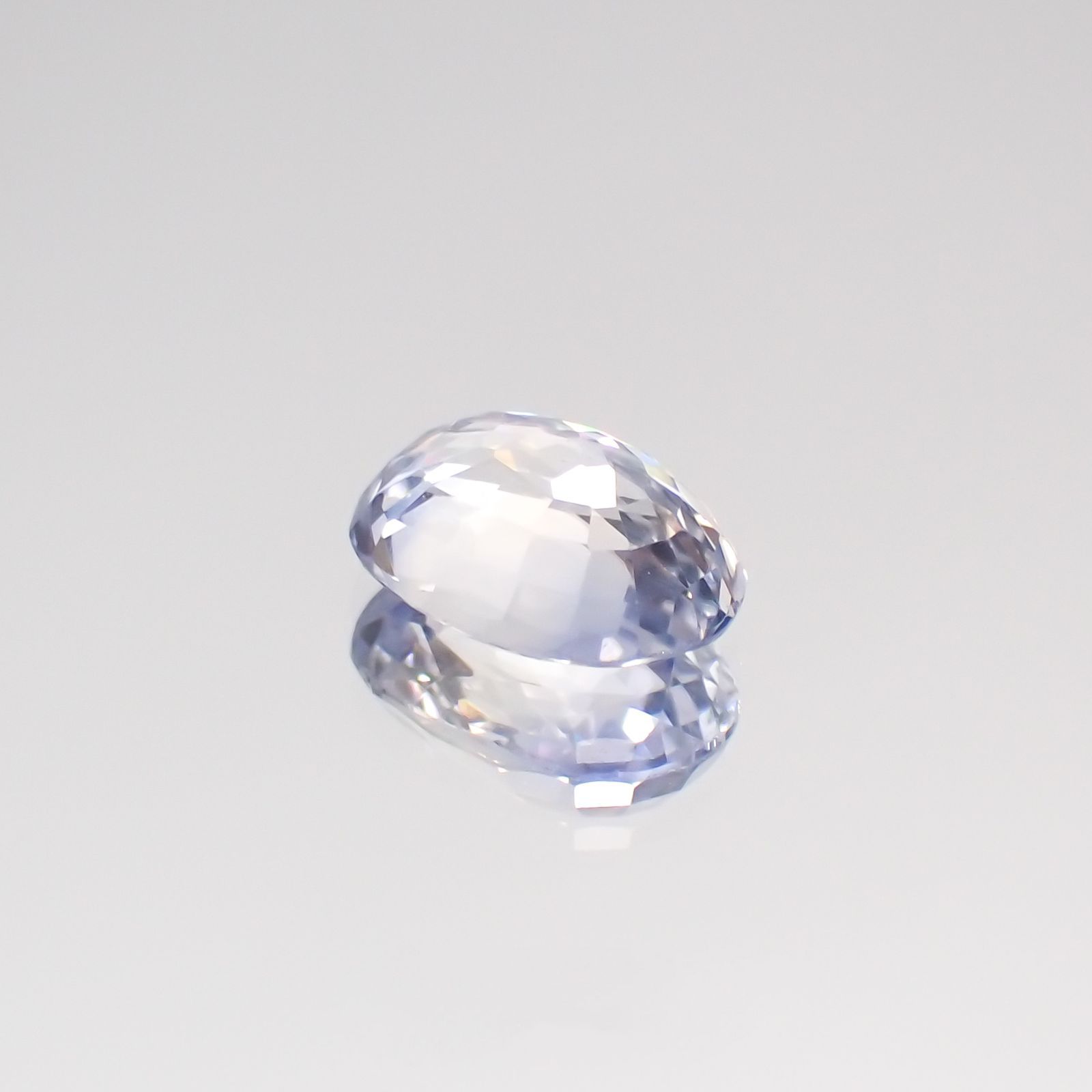 アイスブルーサファイア(宝石名ブルー・サファイア) スリランカ/マダガスカル産 0.68ct 識別済[210611165]6.1×4.1mm前後