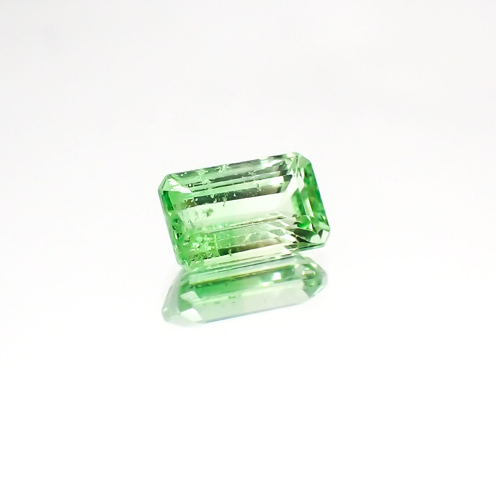 バイカラーツァボライト(宝石名グリーン グロッシュラー・ガーネット)タンザニア産 1.27ct 識別済[231124264]7.6x4.8mm前後