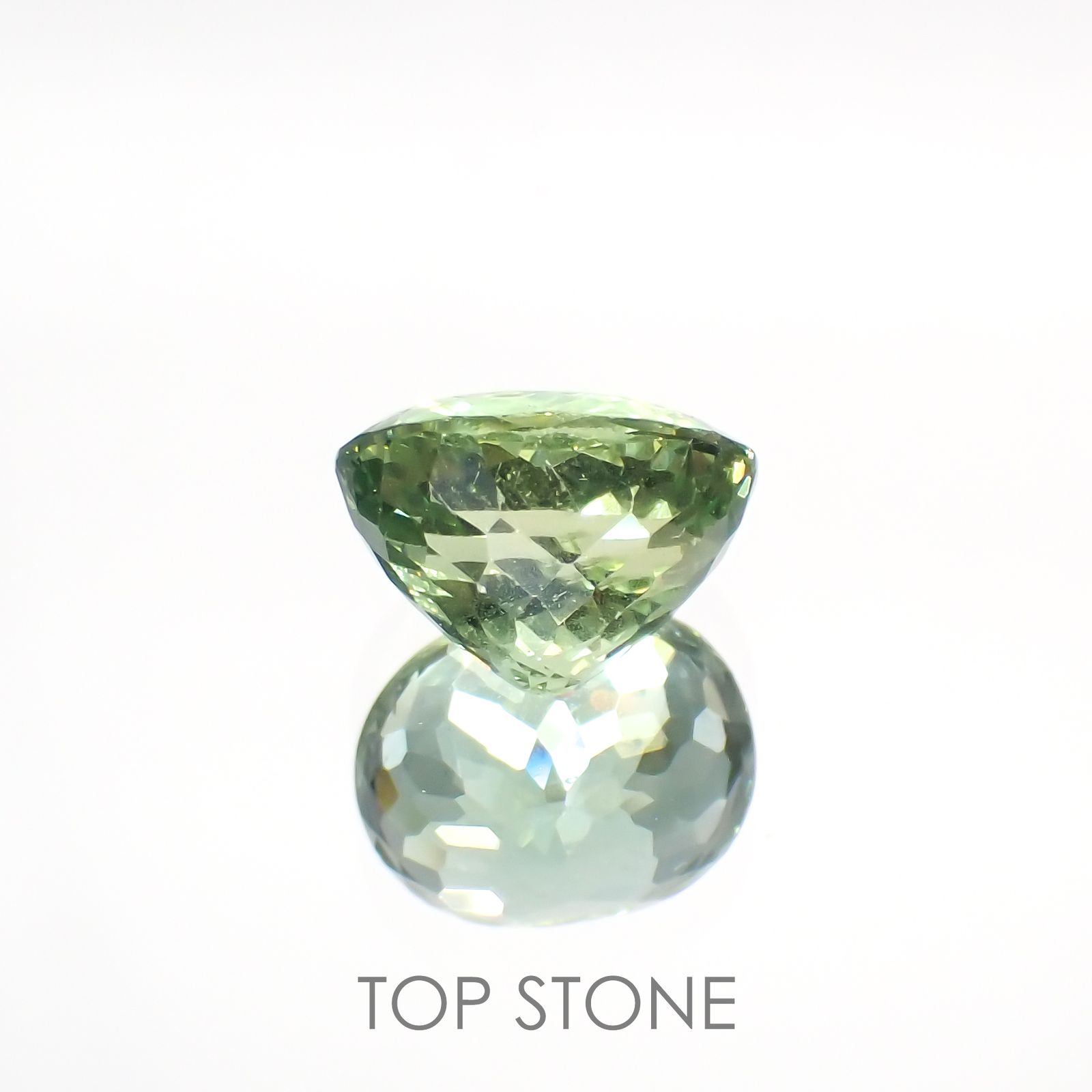 グリーンアパタイト(宝石名アパタイト) マダガスカル産 2.15ct 識別済[20106873]8.1×6.6mm前後