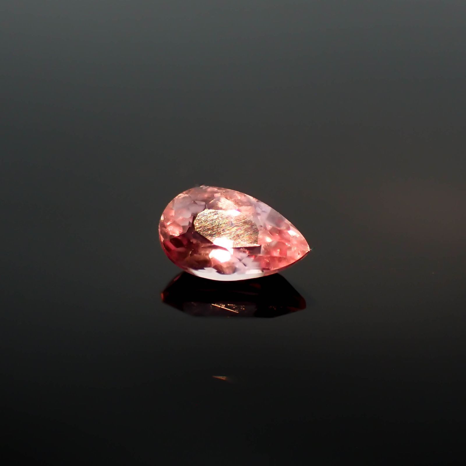 カラーシフト ピンクダイアスポア アフガニスタン産 0.44ct / 6.1x3.7mm前後 [260426986]