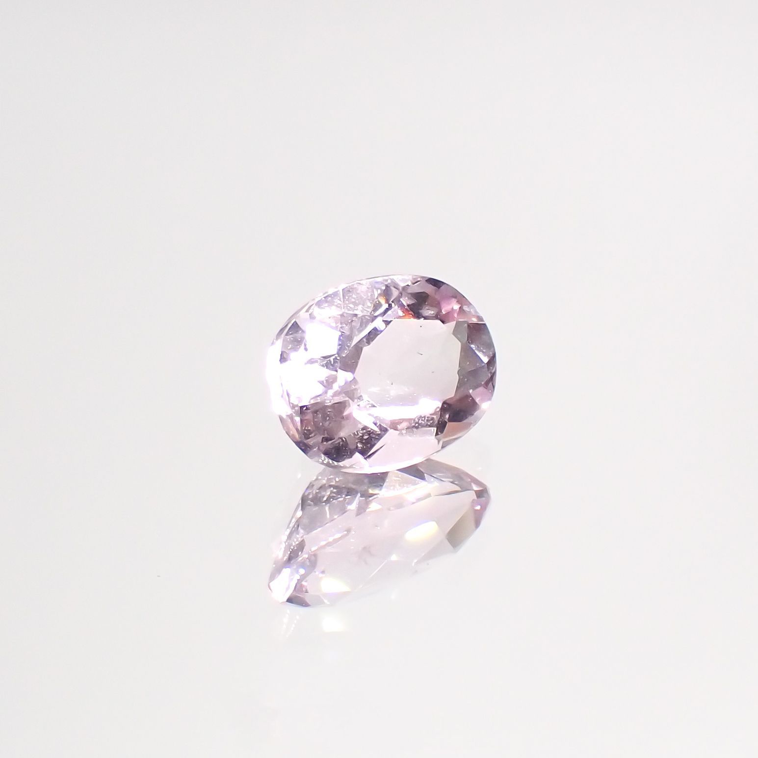 ピンクフローライト(宝石名フルオライト)ブラジル産 1.61ct 識別済[220115140]8.1x6.3mm前後