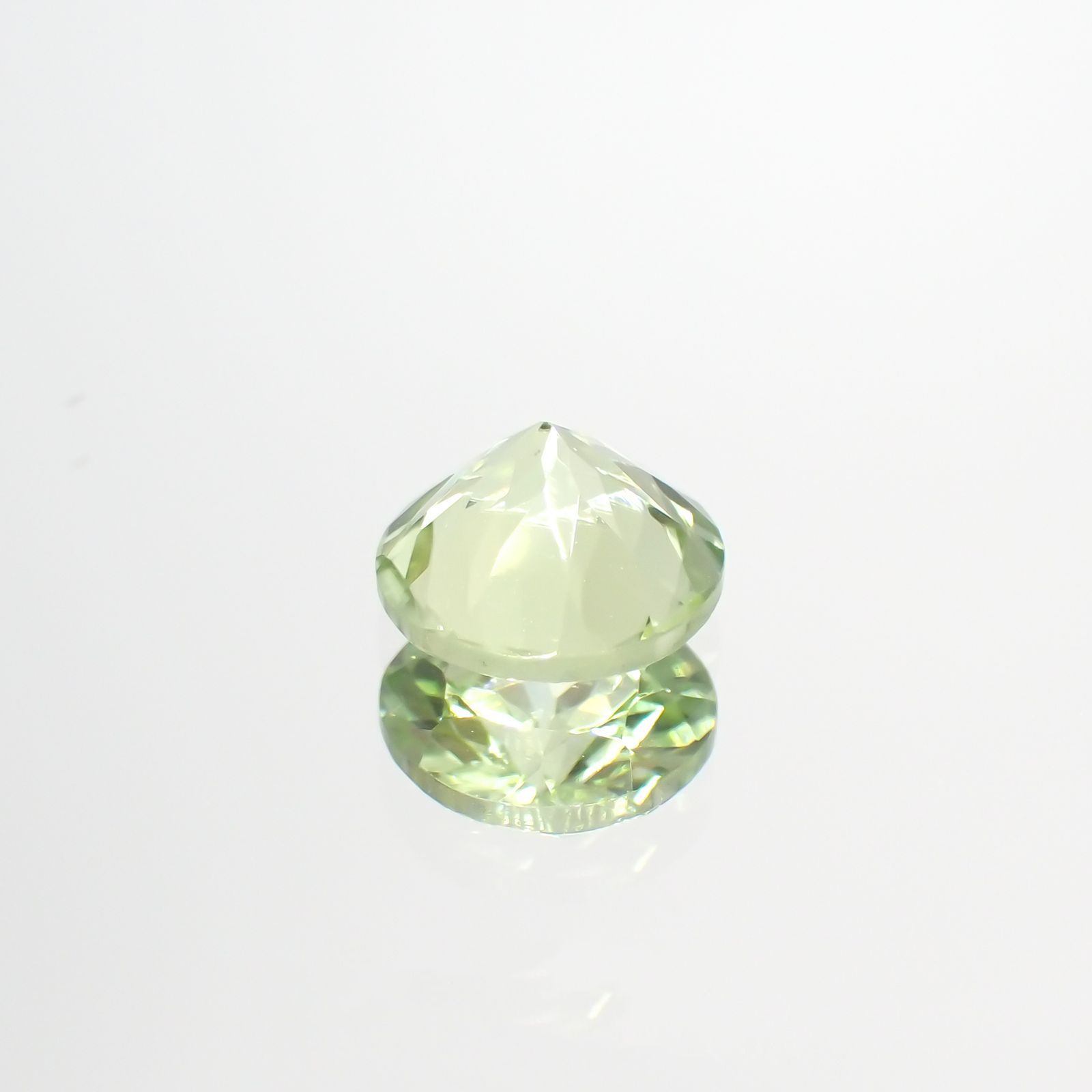 ペリドット(宝石名ペリドット) パキスタン産 1.04ct 識別済[210813073]6.4×6.4mm前後