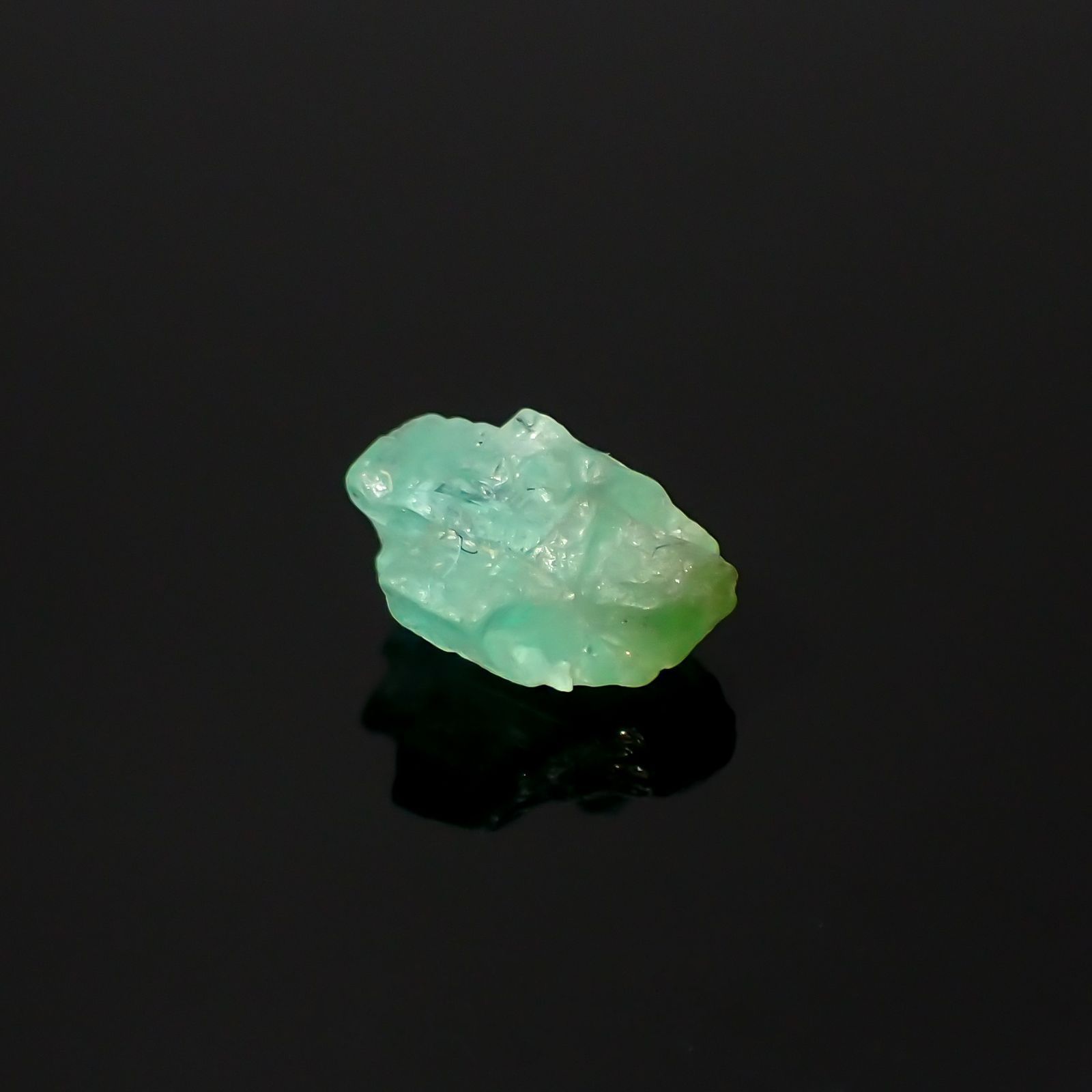 パライバトルマリン 原石 ブラジル・パライバ州バターリャ鉱山産 0.83ct [220515993]6.8x5.3mm前後