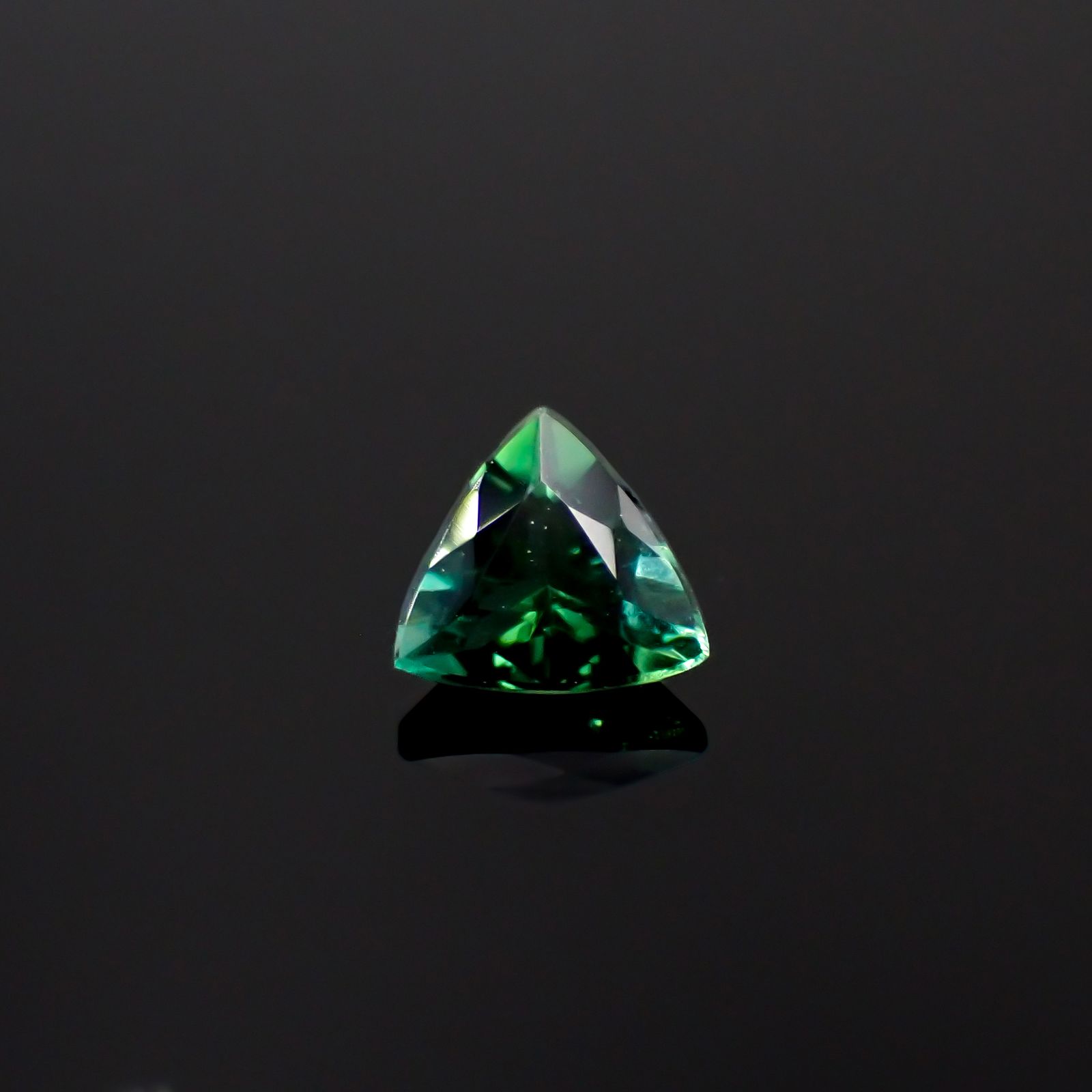 ブルーグリーントルマリン ブラジル産 0.50ct[240628385]5.4x5.2mm前後
