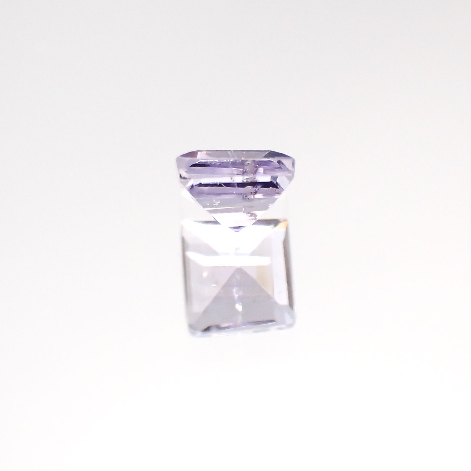 ラベンダーゾイサイト(宝石名ゾイサイト)タンザニア産 0.18ct 識別済[230622415]3.2x3mm前後