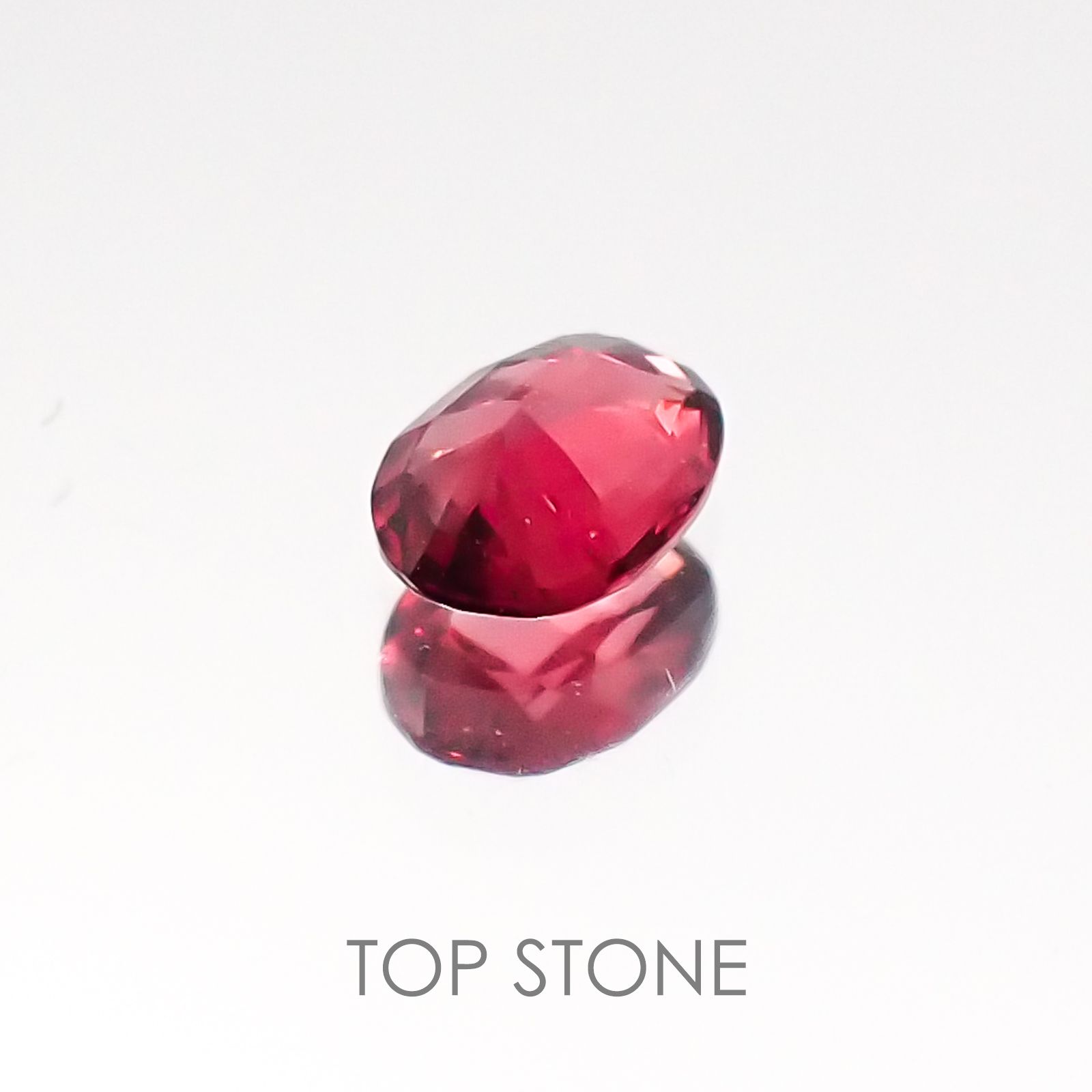 レッドスピネル タンザニア産 ルース 0.17ct[20117693]4.1×3.1mm前後