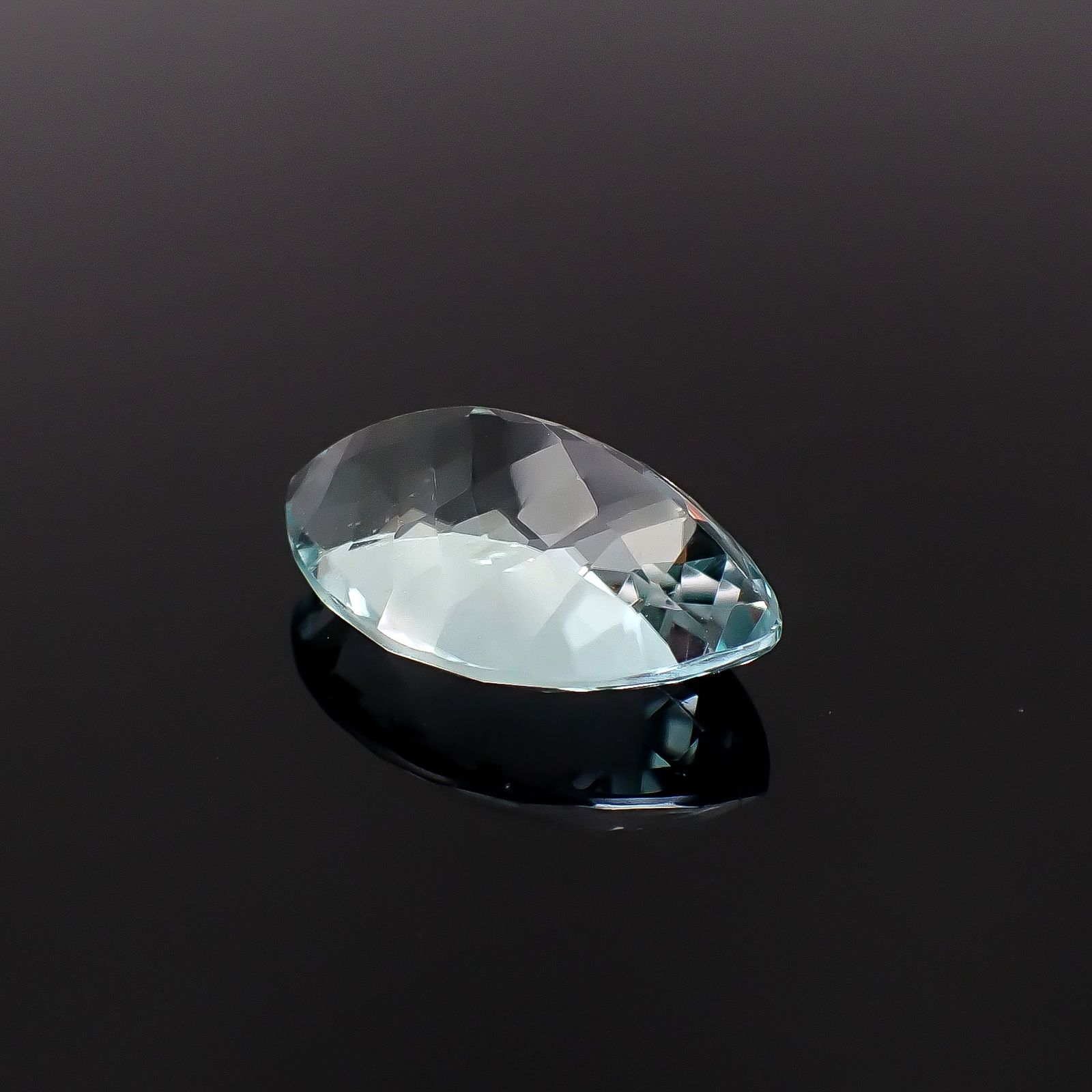 アンブリゴナイト/モンテブラサイト(宝石名モンテブラサイト)マダガスカル産 ソ付(宝貴協) 12.649ct / 19.92x13.28mm前後 [260131597]