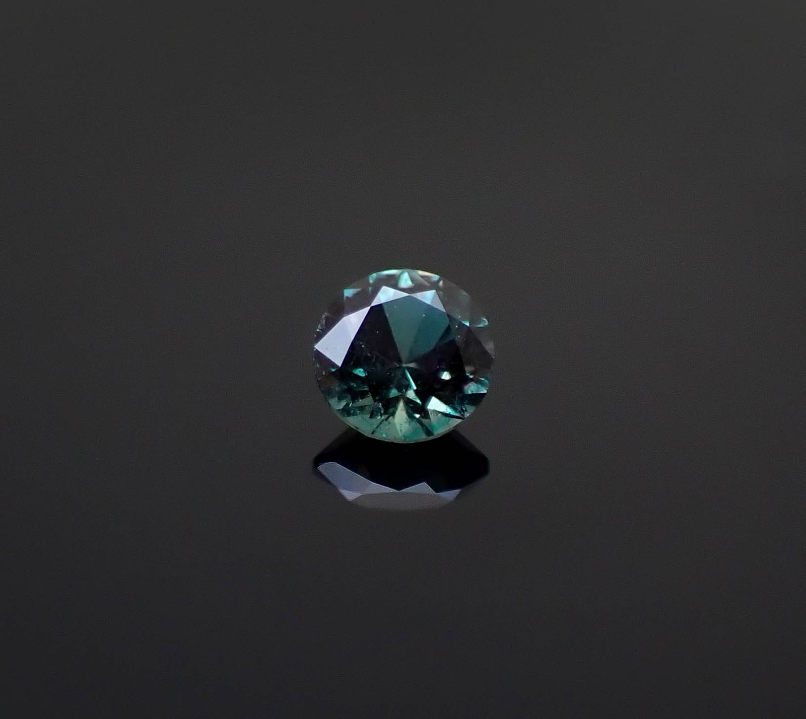 アレキサンドライト ロシア産 0.084ct [250530354]2.6x2.6mm前後