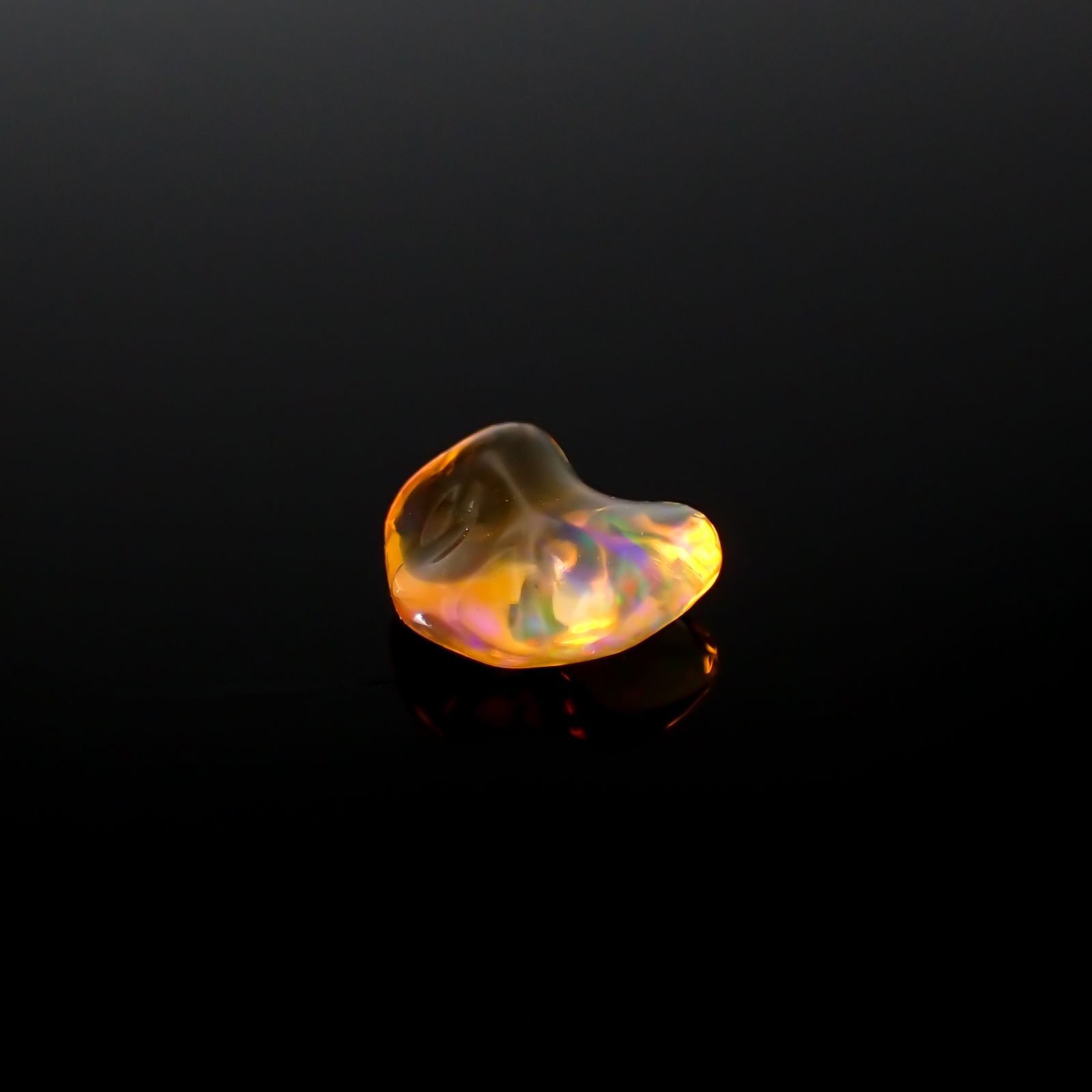 ファイヤーオパール 原石 メキシコ産 0.53ct[240125269]6.6x6.1mm前後