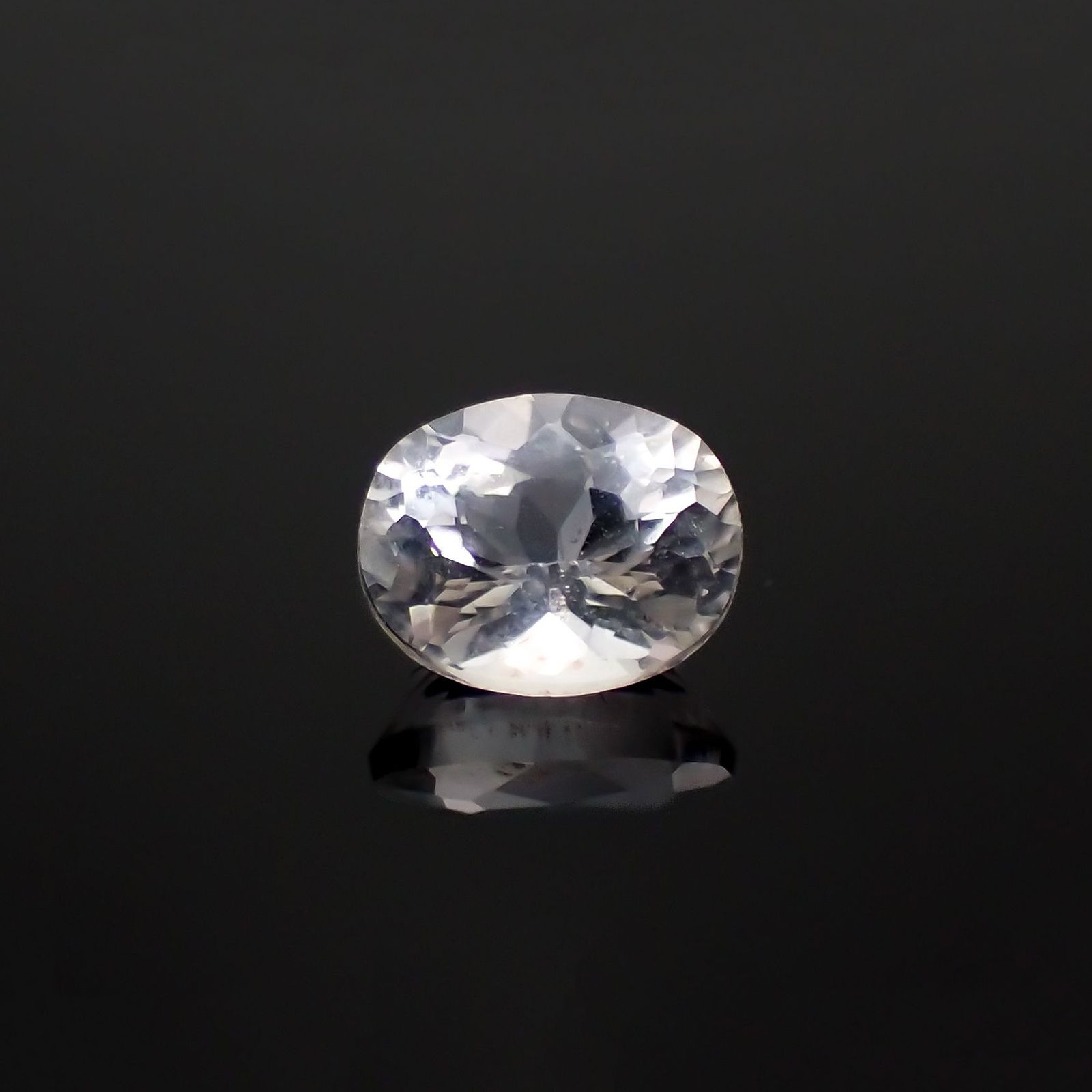 テネブレッセンススキャポライト アフガニスタン産 0.60ct / 6.1x4.8mm前後 [251218567]