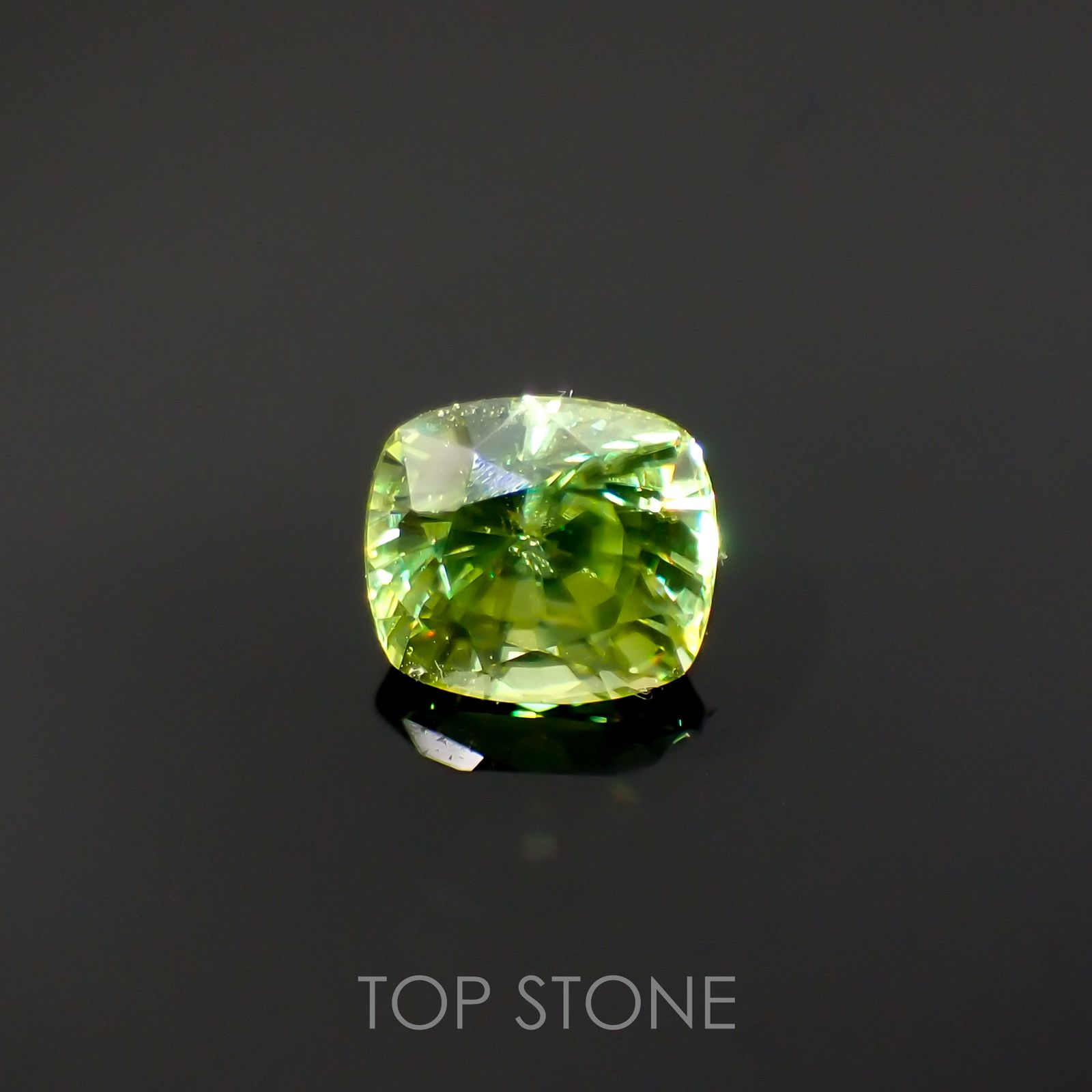 スフェーン マダガスカル産 ルース 0.94ct[210712007]5.8×5.1mm前後