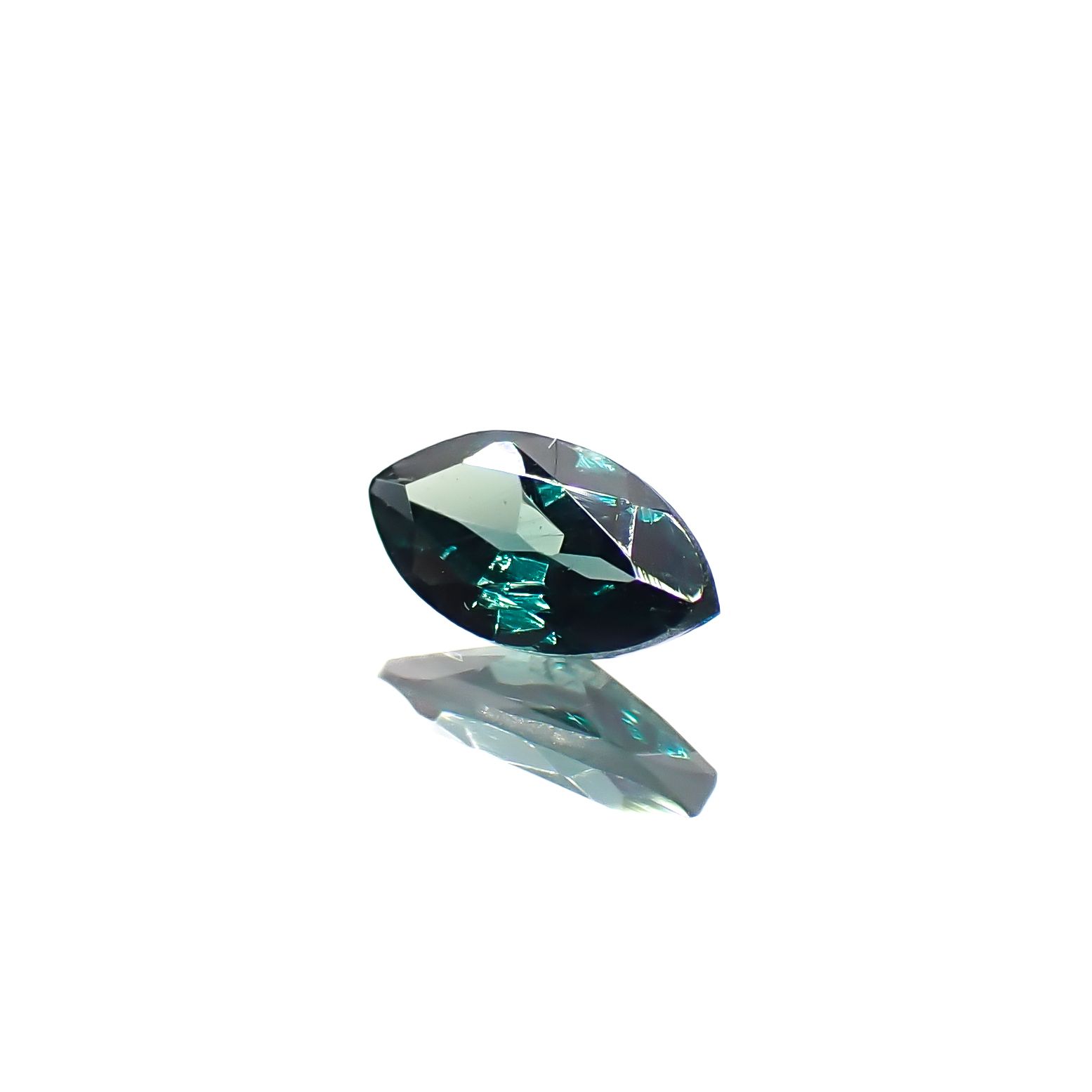 ベキリーブルーガーネット（カラーチェンジガーネット アレキタイプ） マダガスカル・ベキリー産 0.19ct[240628284]5x2.6mm前後