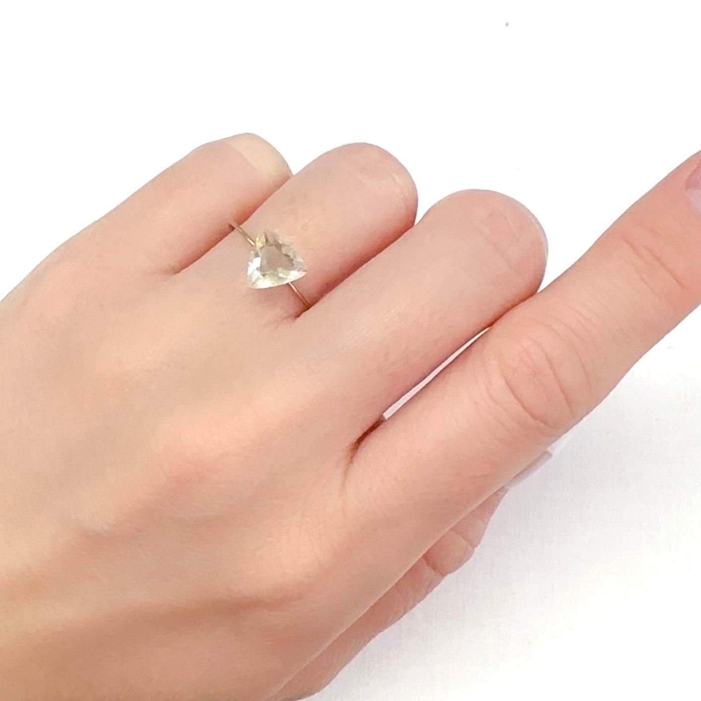 リューサイト(宝石名リューサイト)イタリア産 1.05ct 識別済[231225050]8x8.2mm前後
