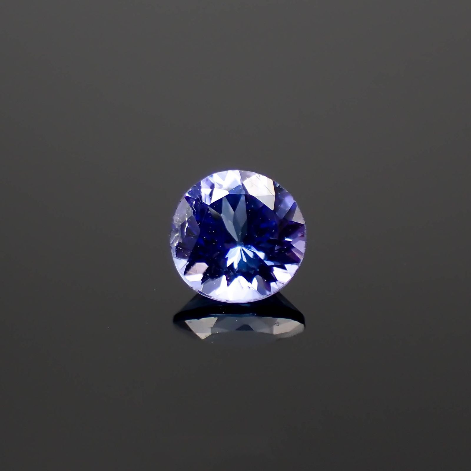 タンザナイト(宝石名タンザナイト)タンザニア産 0.45ct 識別済[230120203]4.9x4.9mm前後