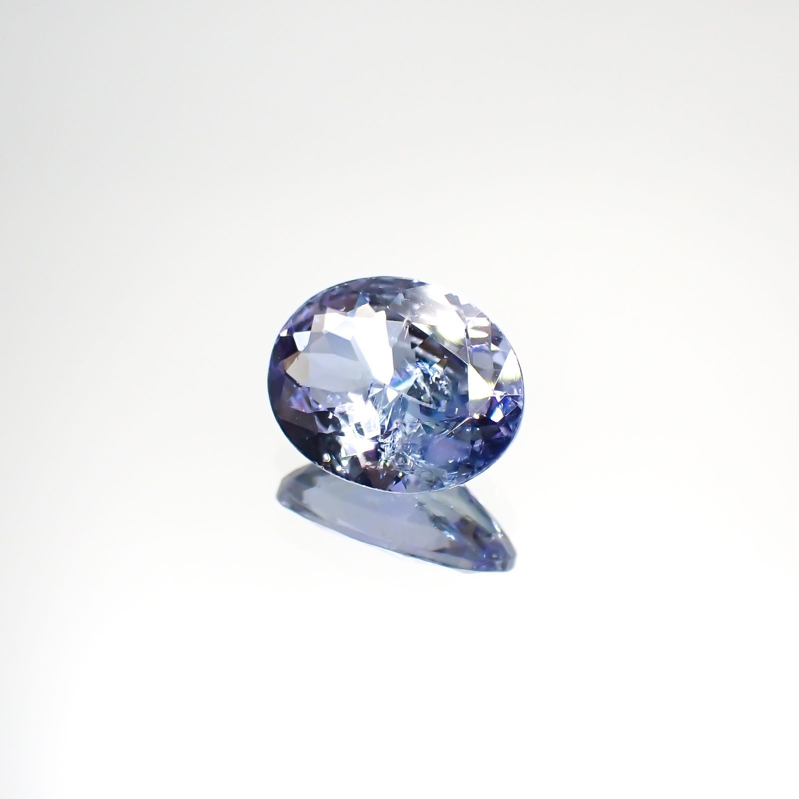 パーティカラータンザナイト(宝石名パーティカラード・ゾイサイト) タンザニア産 2.132ct ソ付(彩珠)[210912641]10.1×7.9mm前後