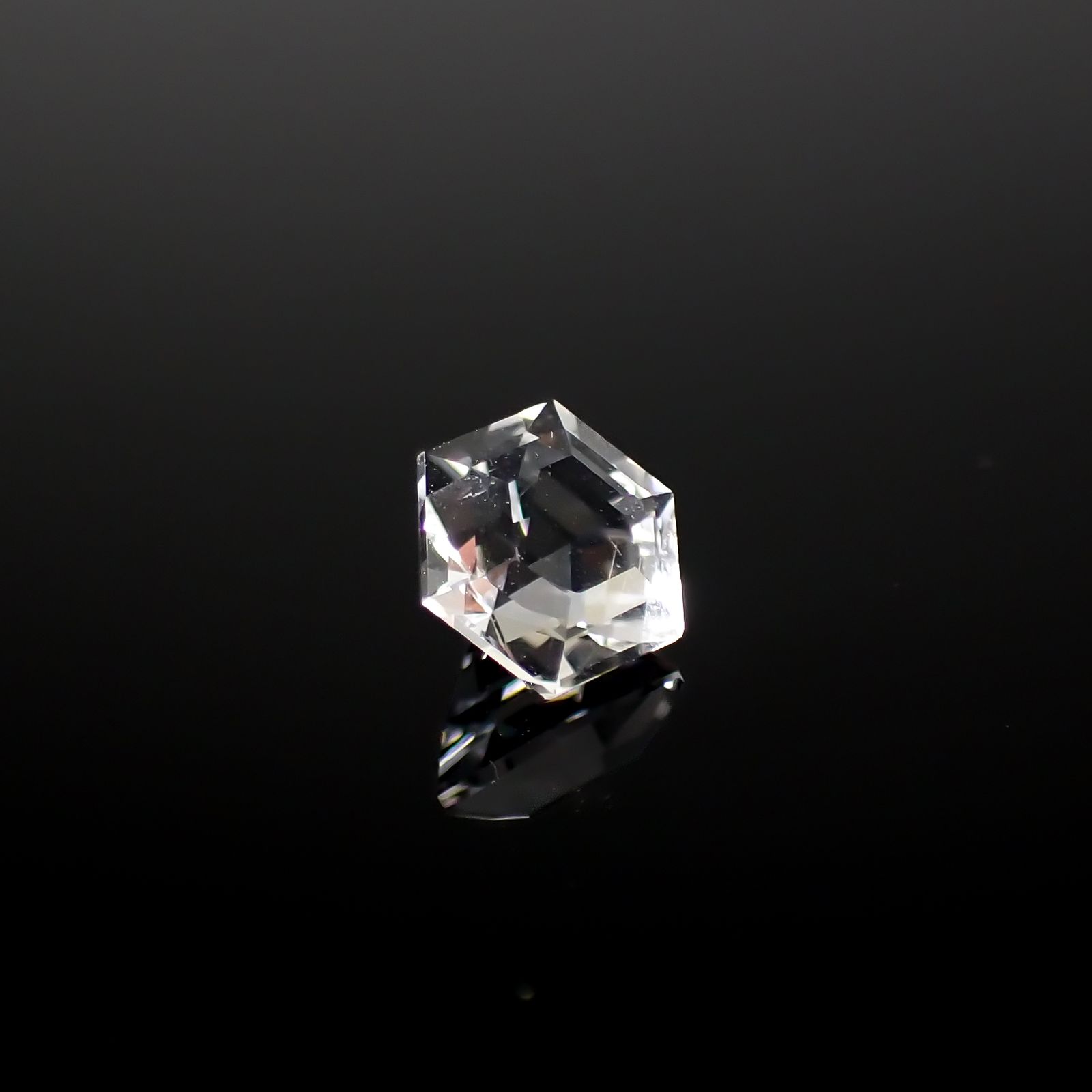 ◇ヘキサゴンカット◇レムリアンシードクリスタル(保証シール付き) ブラジル産 0.94ct[240326838]6x6mm前後