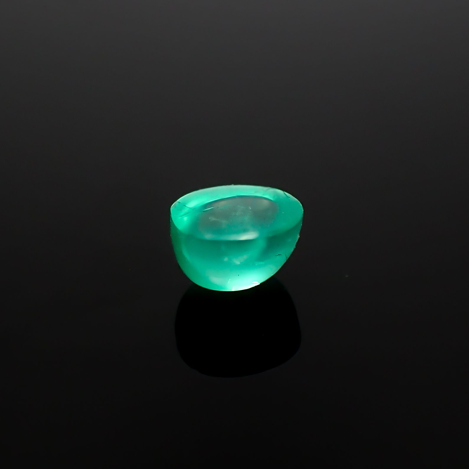 エメラルドキャッツアイ コロンビア産 0.60ct [241229547]5.1x4.6mm前後