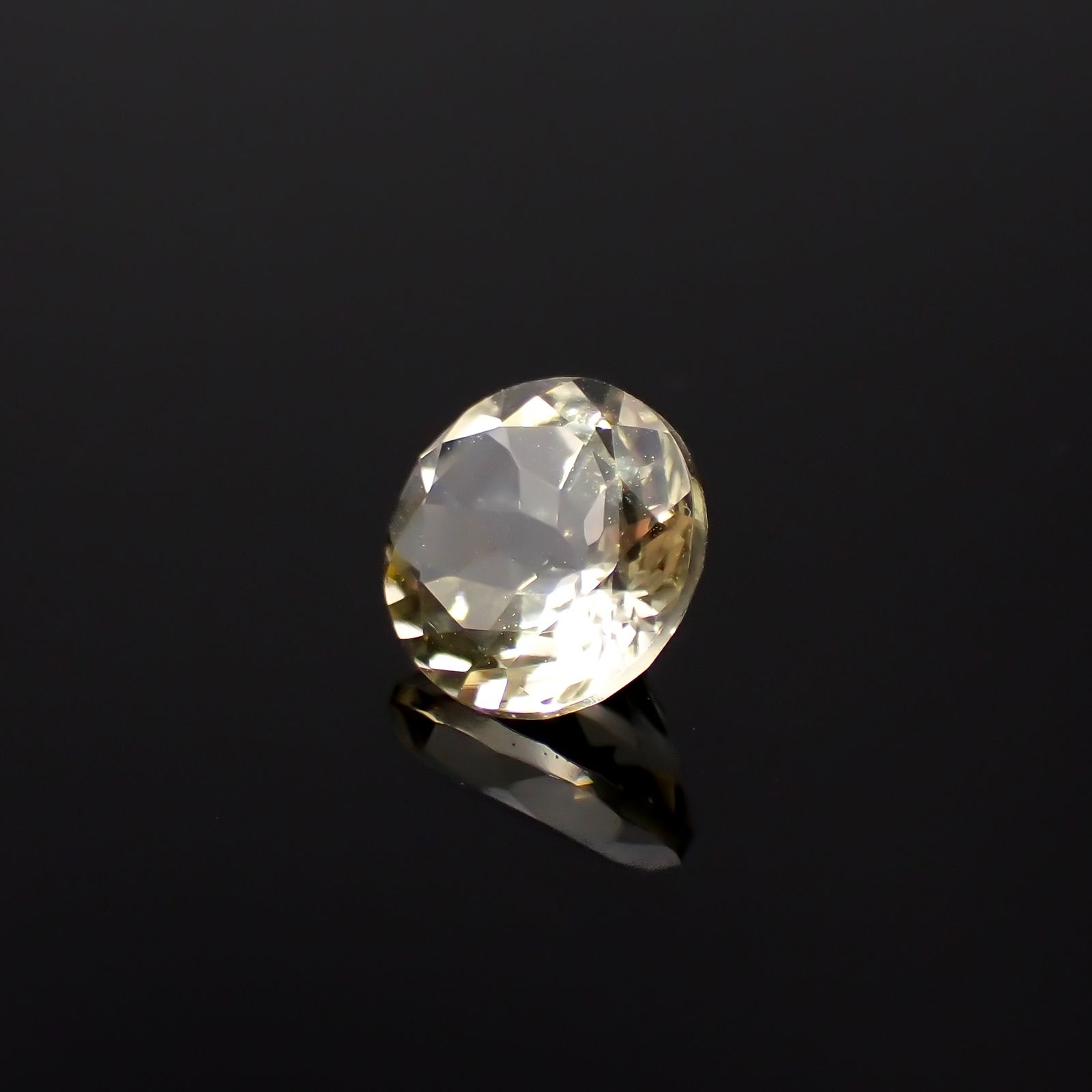イエロースキャポライト フルオレッセンス(宝石名スキャポライト)タンザニア産 1.11ct 識別済[230722658]6.9x6.9mm前後