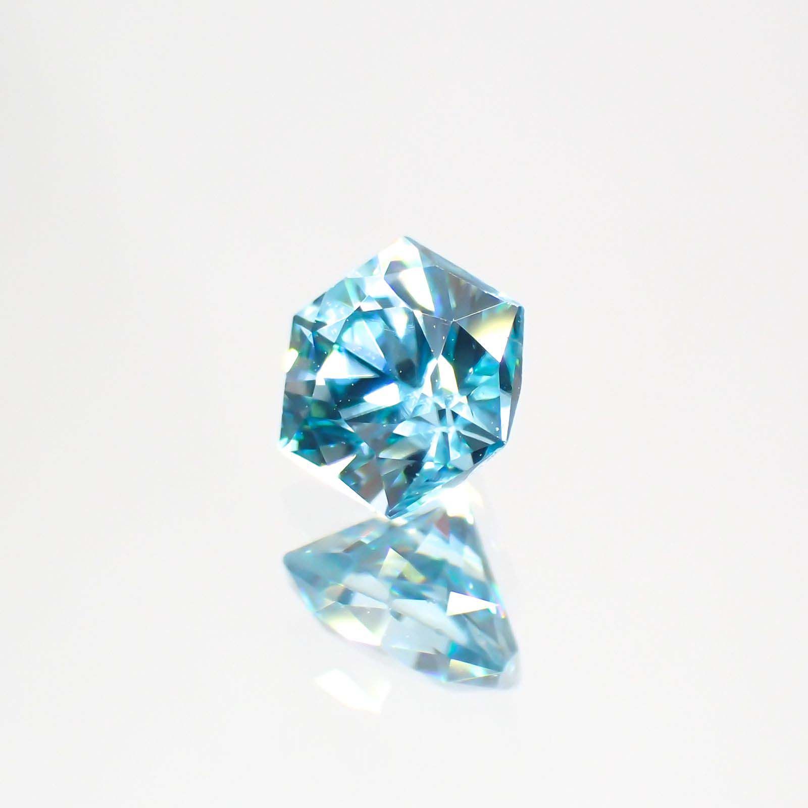 ◇ヘキサゴンカット◇ブルージルコン(宝石名ジルコン) カンボジア産 0.86ct 識別済[211013361]5×4.8mm前後