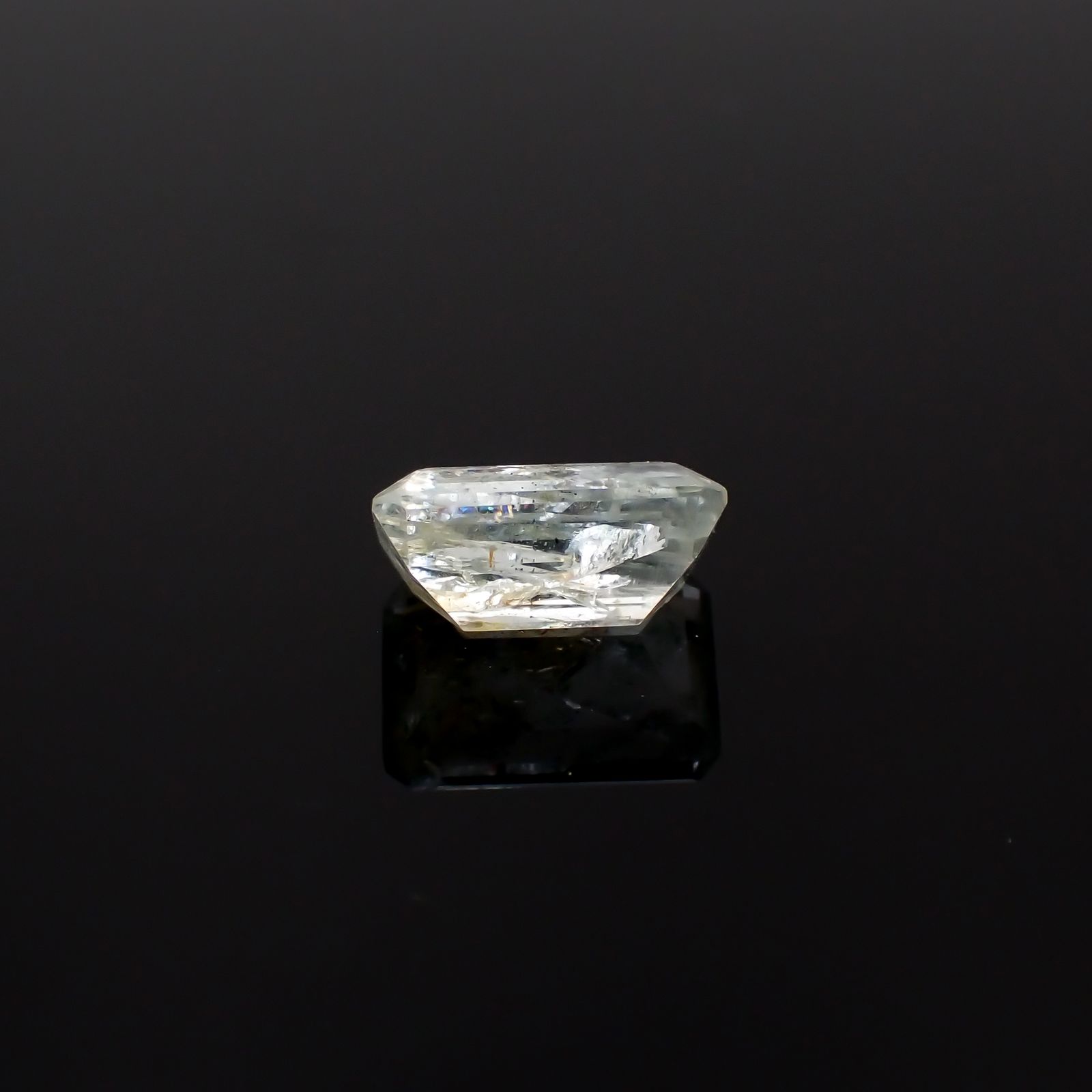 オーロラアクアマリン ブラジル産 2.59ct[231224678]10.3x7mm前後