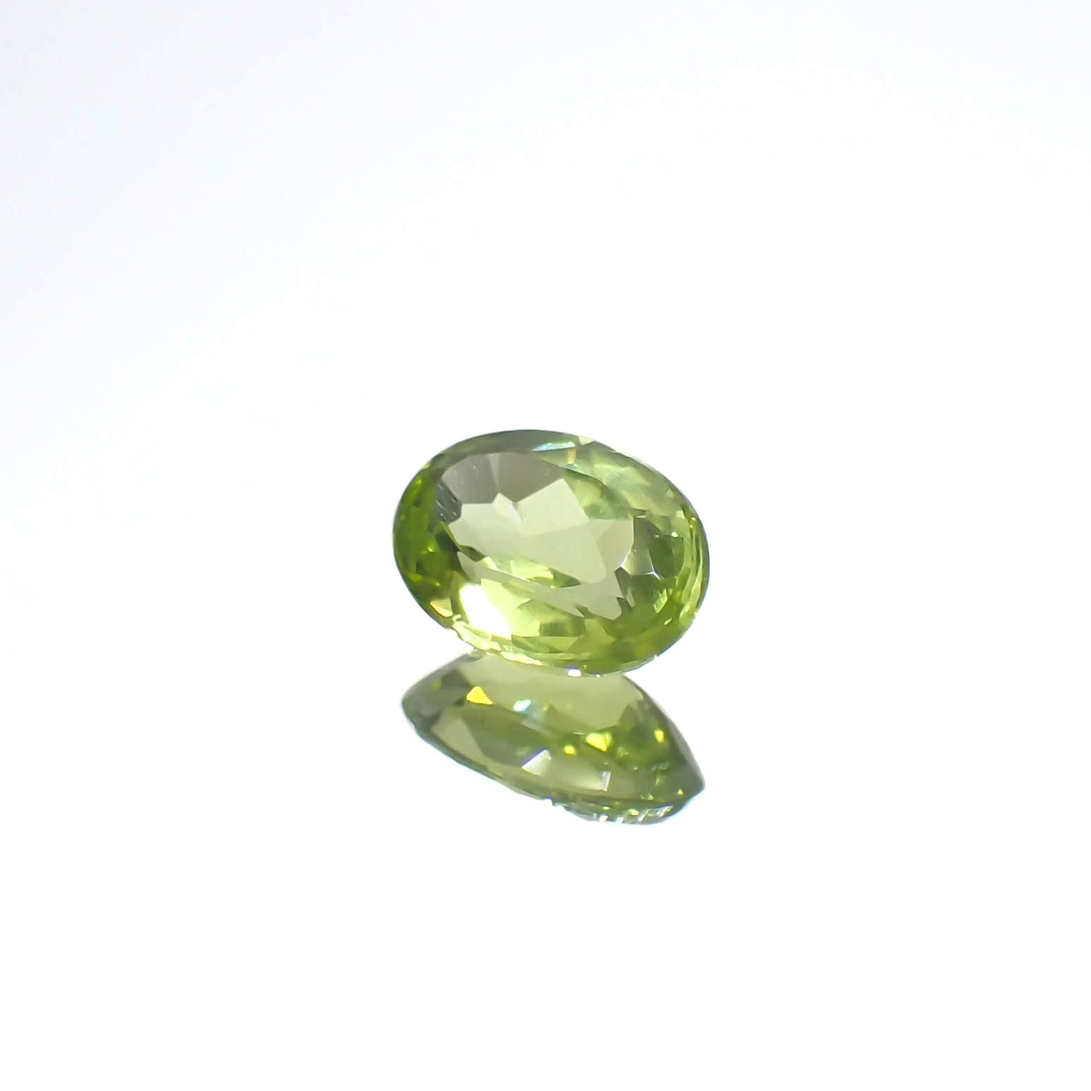 グリーンエンスタタイト(宝石名グリーン・エンスタタイト)カメルーン産 0.63ct 識別済[240125625]6.5x4.7mm前後