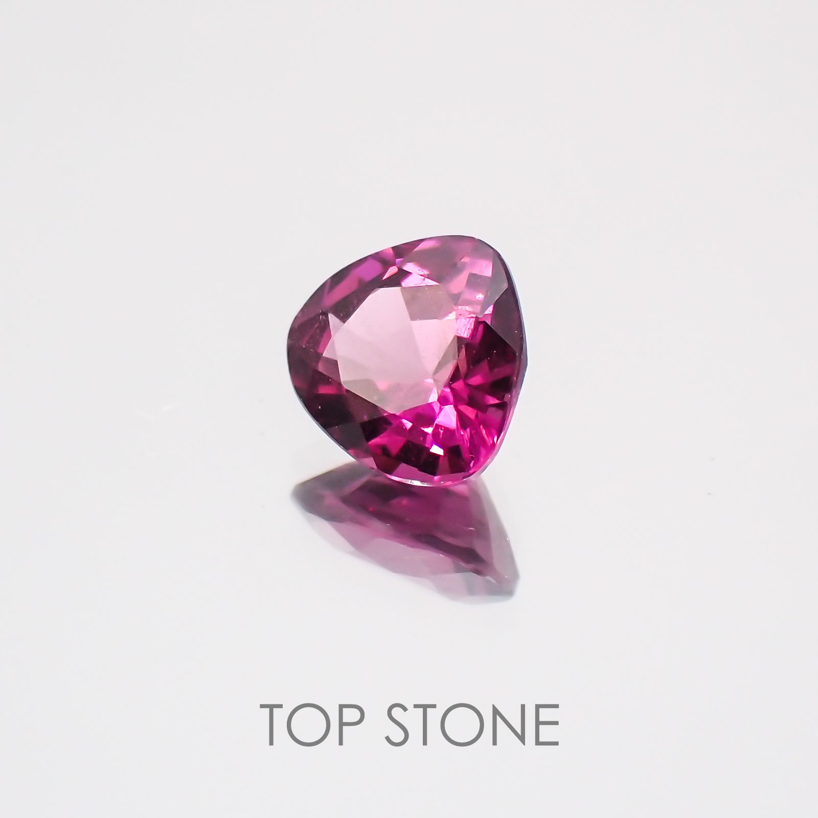 グレープガーネット(宝石名ガーネット) ブラジル産 0.92ct 識別済[21049687]6.2×5.7mm前後