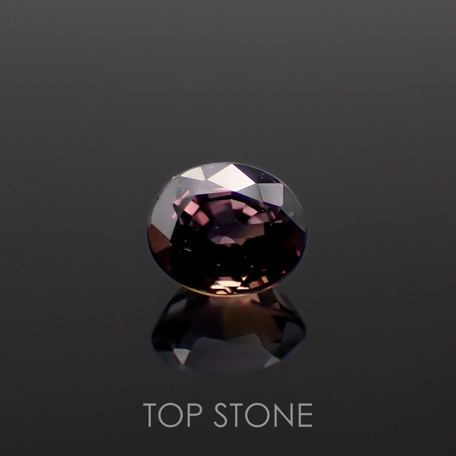 カラーチェンジサファイア非加熱(宝石名サファイア)タンザニア産 0.69ct 識別済[230320840]5.1x4.3mm前後