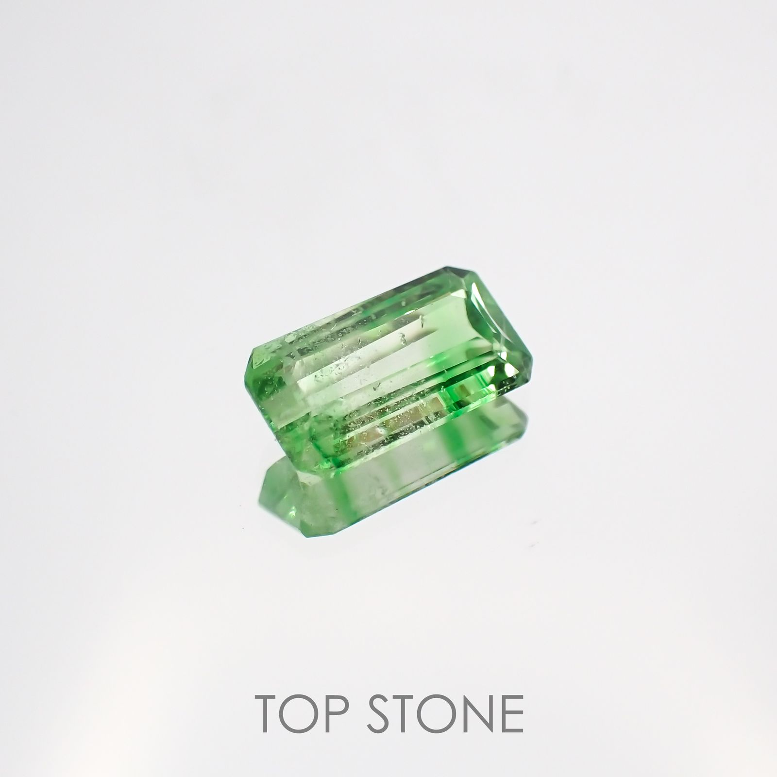 バイカラーツァボライト タンザニア産 ルース 0.78ct[210610922]7.6×4mm前後