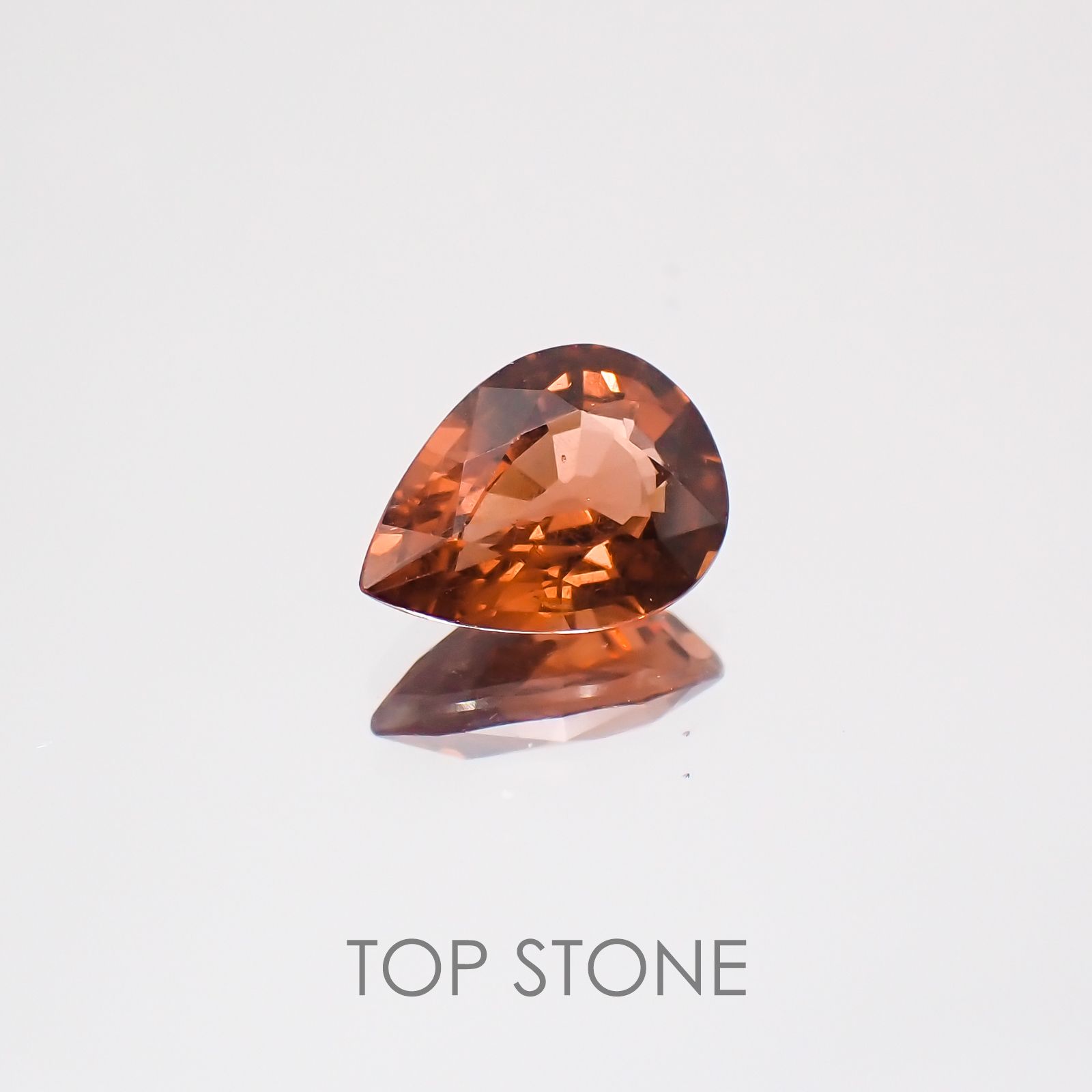 カラーチェンジマラヤガーネット(宝石名ガーネット) タンザニア産 1.15ct 識別済[21019639]7.8×5.9mm前後