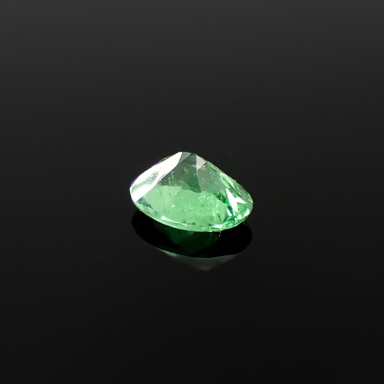 パライバトルマリン ブラジル・パライバ州バターリャ鉱山産 0.49ct[240928735]5.9x4.5mm前後