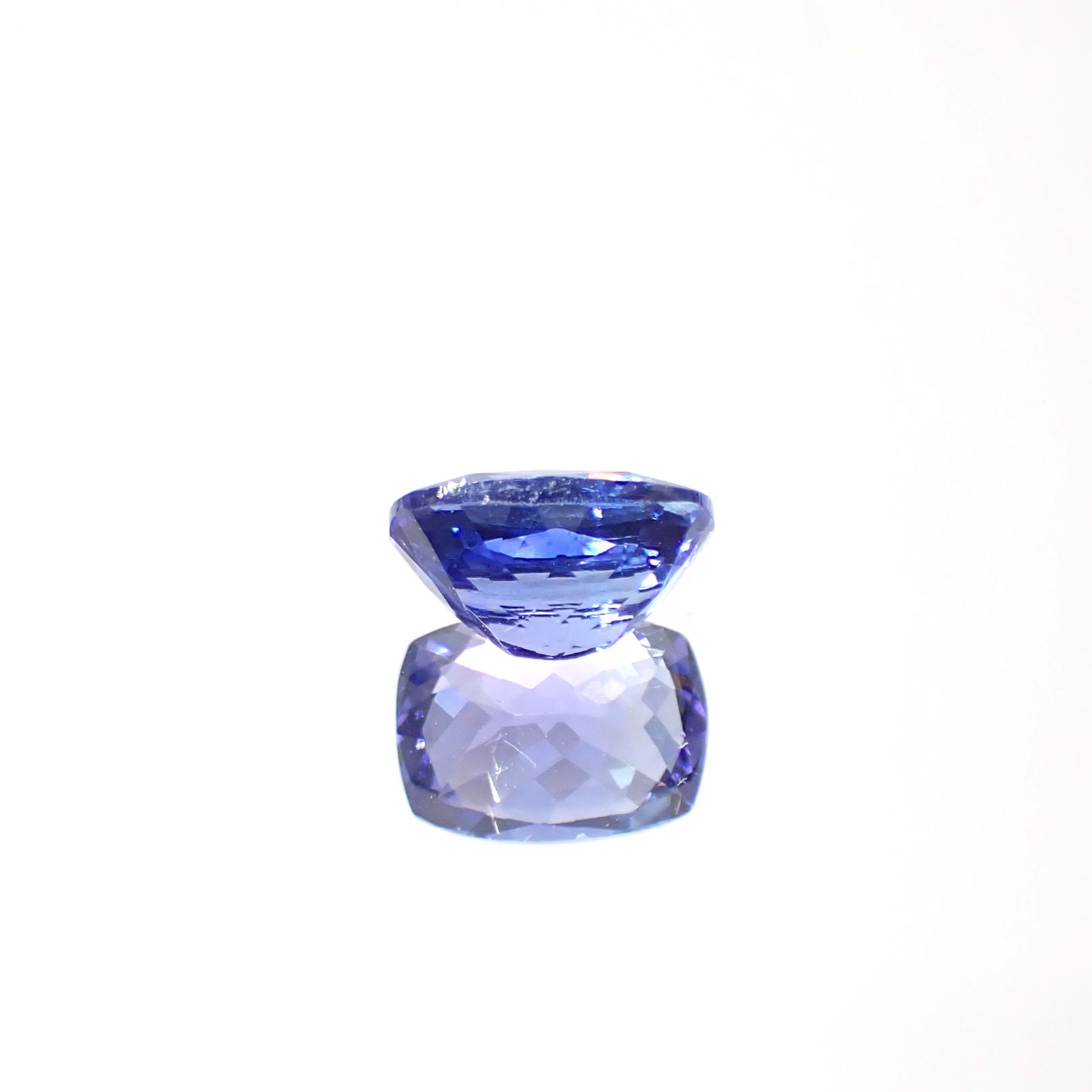 タンザナイト(宝石名タンザナイト)タンザニア産 識別済 1.68ct / 8x5.9mm前後 [251031243]