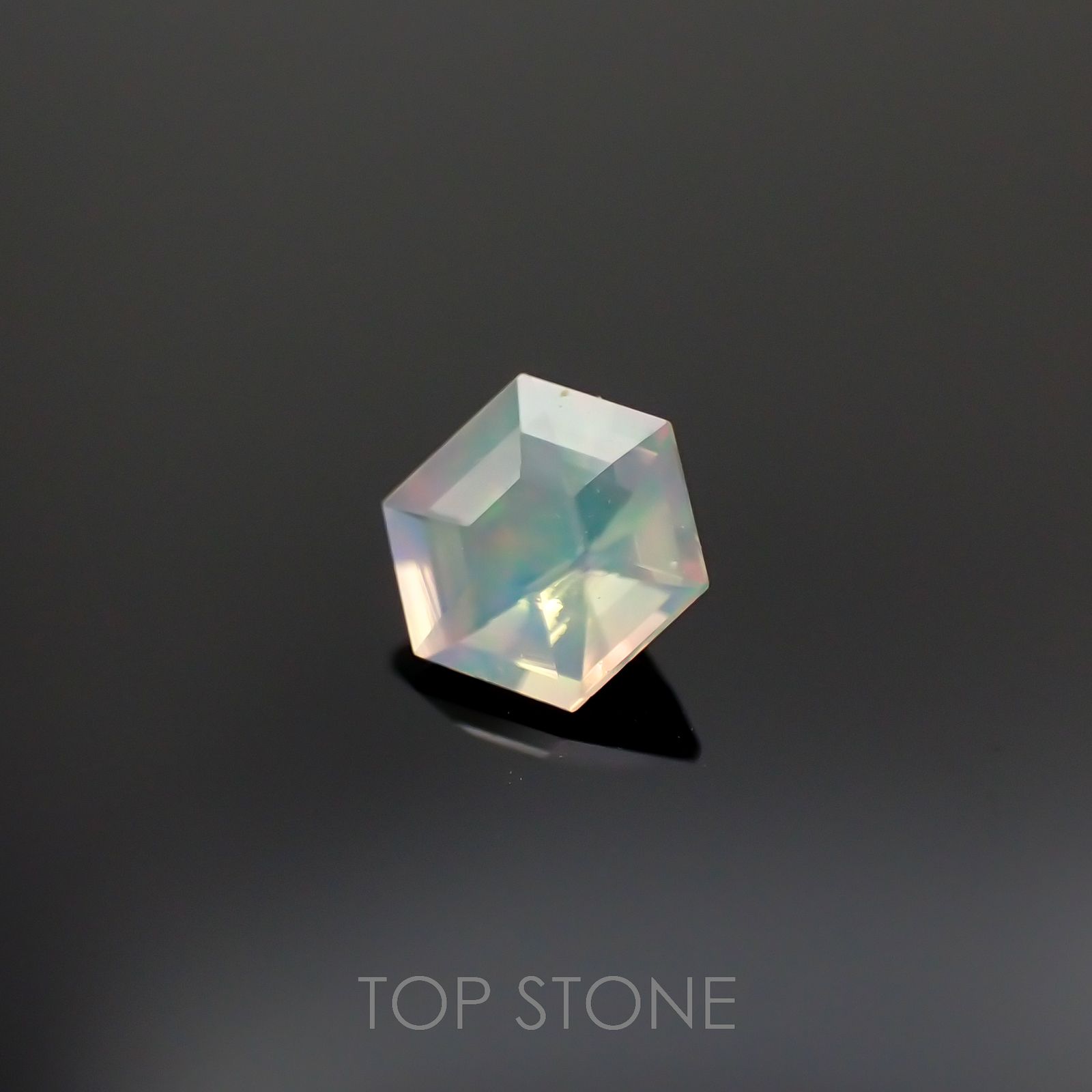 ◇ヘキサゴンカット◇エチオピアオパール エチオピア産 0.14ct[221018440]3.9x3.8mm前後