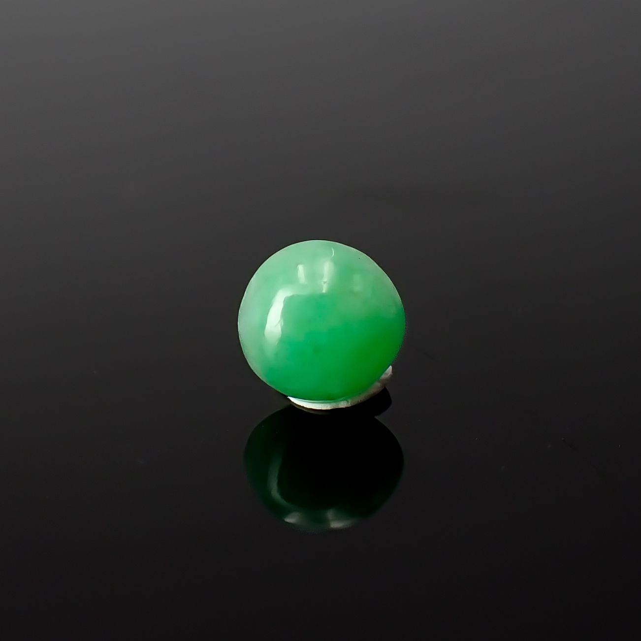 翡翠 ビルマ産 0.72ct / 5.4x5.3mm前後 [260532113]