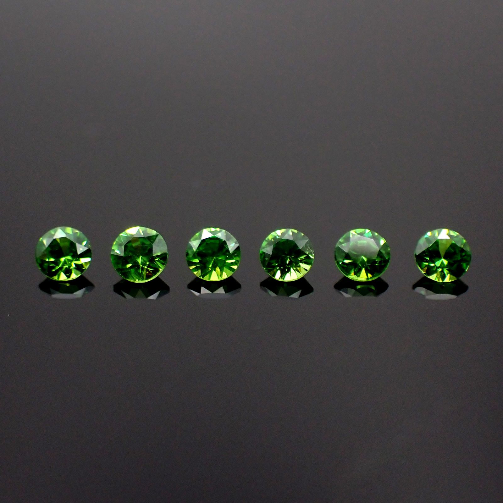 ◆ランダムセレクト-Limited edition-◆<先着30個>デマントイドガーネット ロシア産 約0.020ct[230823280]1.6x1.6mm前後