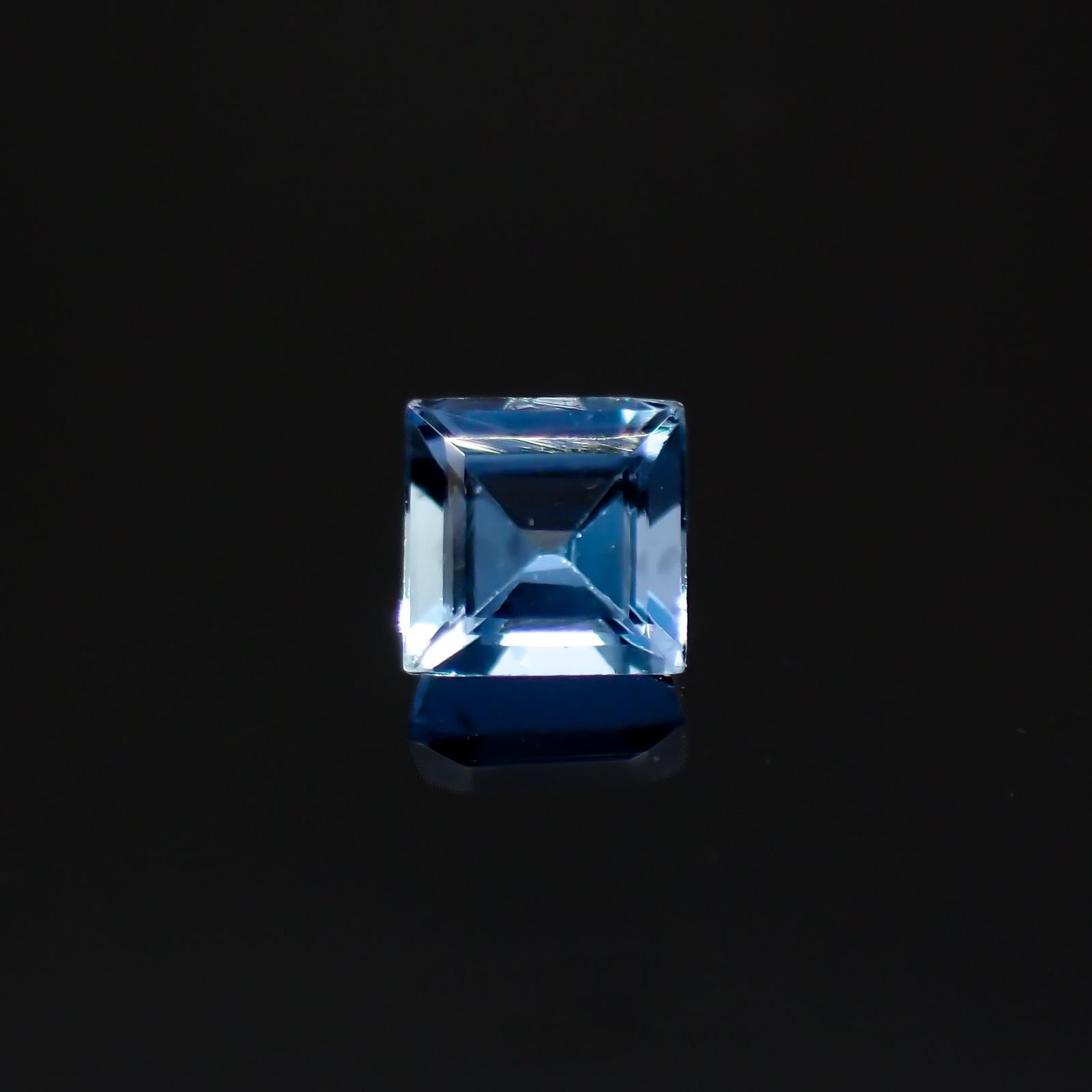 サンタマリアアクアマリン ブラジル産 0.13ct[220918069]2.8x2..8mm前後