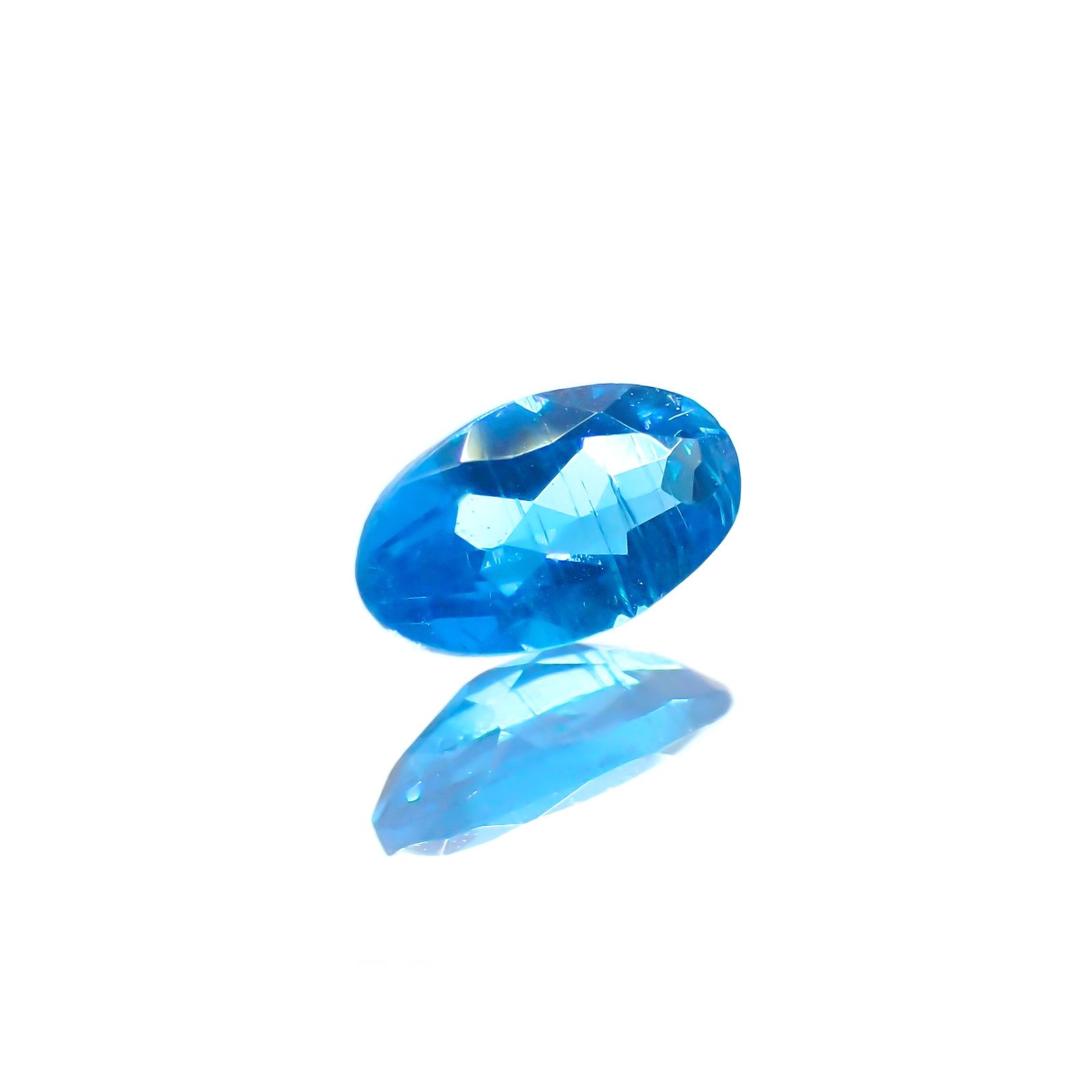 ネオンブルーアパタイト(宝石名アパタイト) ブラジル産 識別済 0.24ct / 5.1x2.9mm前後 [211012571]