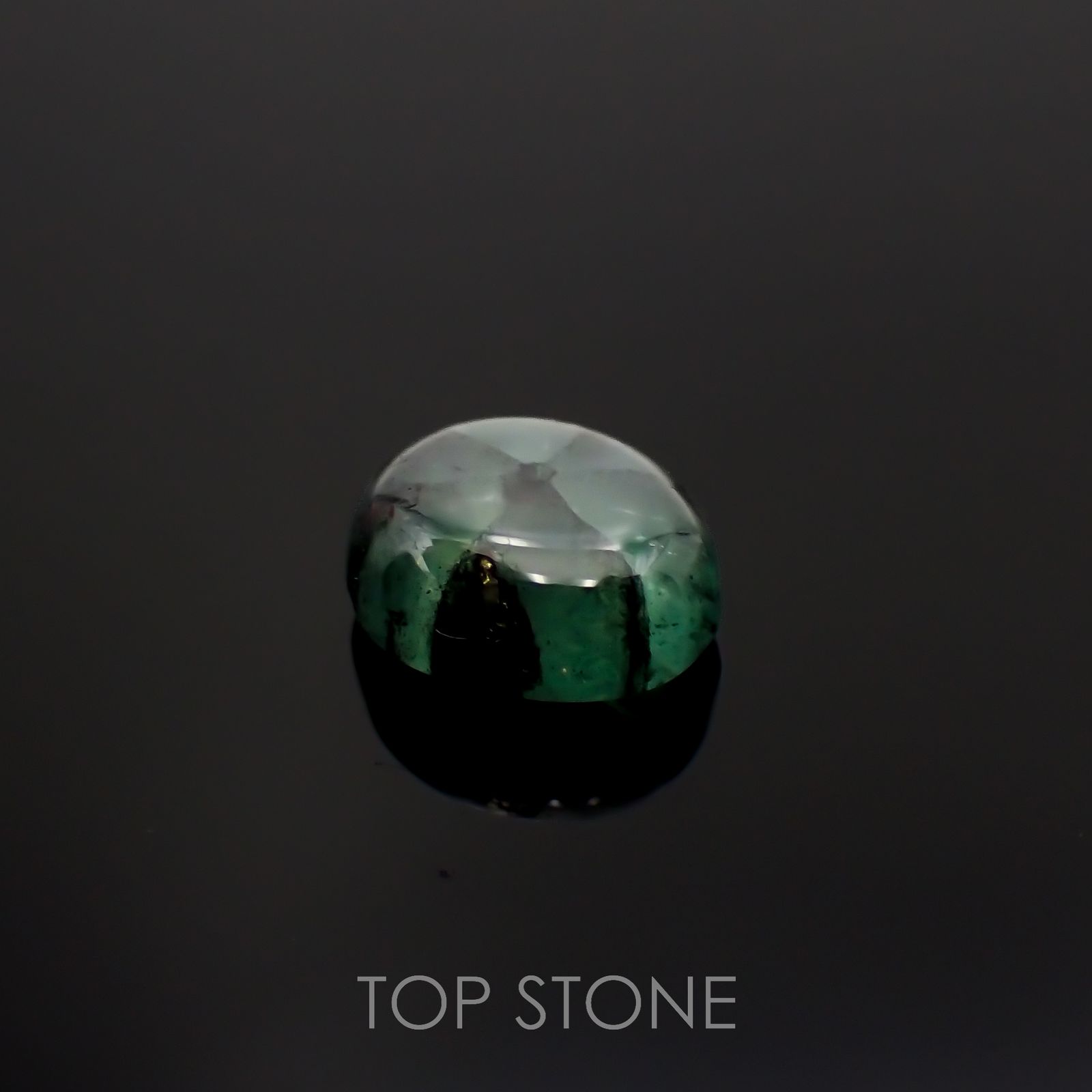 トラピッチェエメラルド(宝石名トラピッチェ・エメラルド)コロンビア・ムゾー鉱山産 2.714ct ソ付(彩珠)[221018886]9.3x8.1mm前後