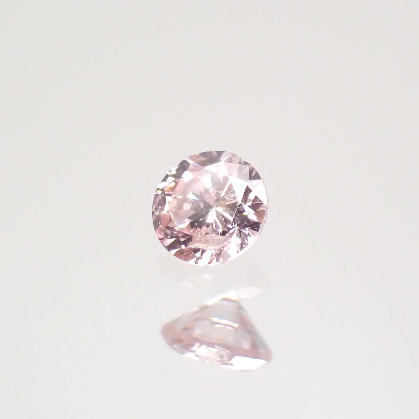 ピンクダイヤモンド(宝石名ダイヤモンド) I-1 / FANCY LIGHT PINK 0.038ct ソ付(CGL)[210812234]2.1×2.1mm前後