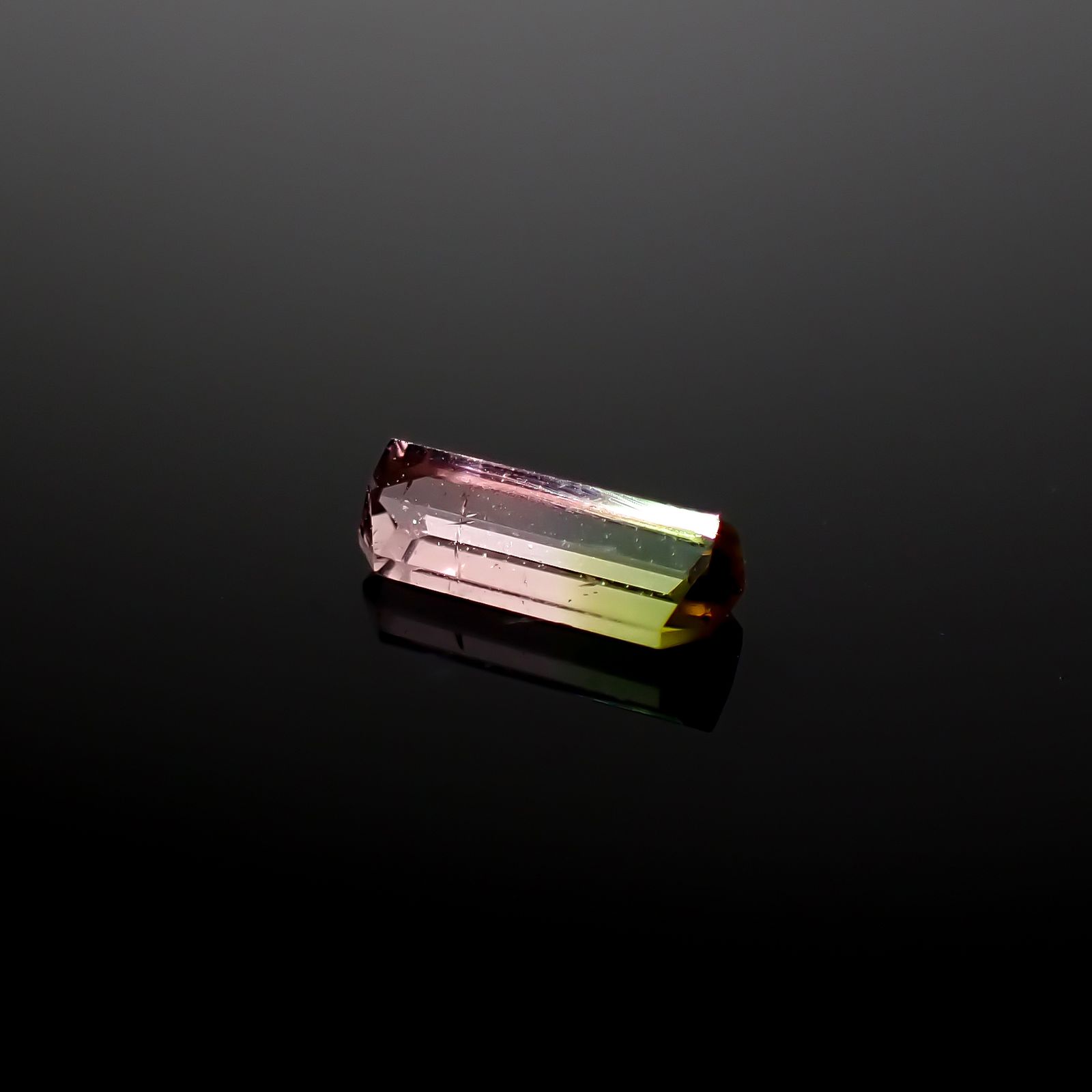 バイカラートルマリン アフガニスタン産 0.68ct [241029406]7.9x3.3mm前後