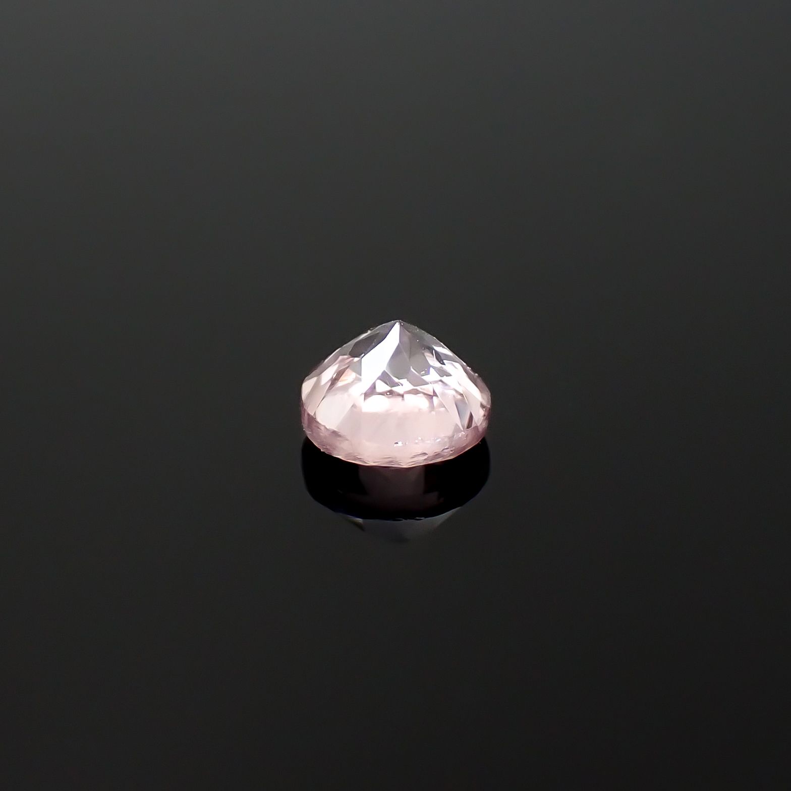 ドラゴンガーネット タンザニア産 0.50ct / 4.5x4.5mm前後 [260532244]