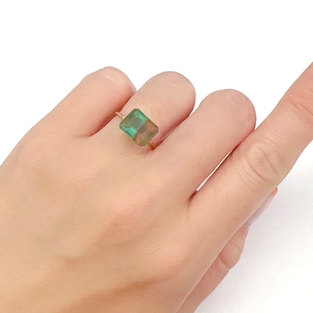 パーティカラーフローライト フルオレッセンス ブラジル産 4.00ct[240326913]9.9x7.9mm前後