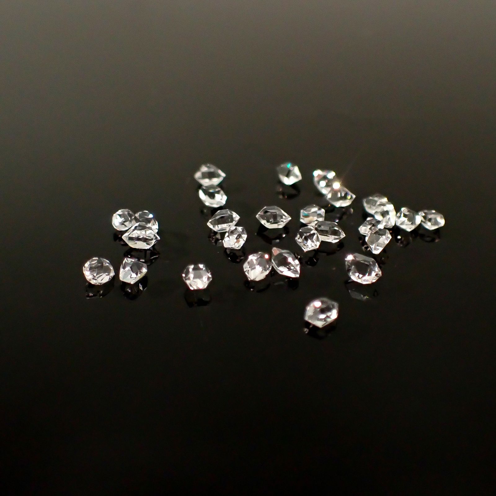 ◇メレセット◇ハーキマーダイヤモンド 原石 アメリカ・ニューヨーク州産 1.75ct / 2.8-3.5x1.5-2.3mm前後 [260231699]