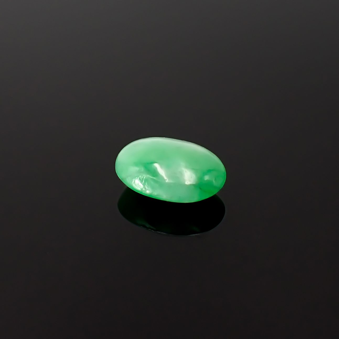 翡翠 ビルマ産 0.60ct / 6.2x4.6mm前後 [260532117]
