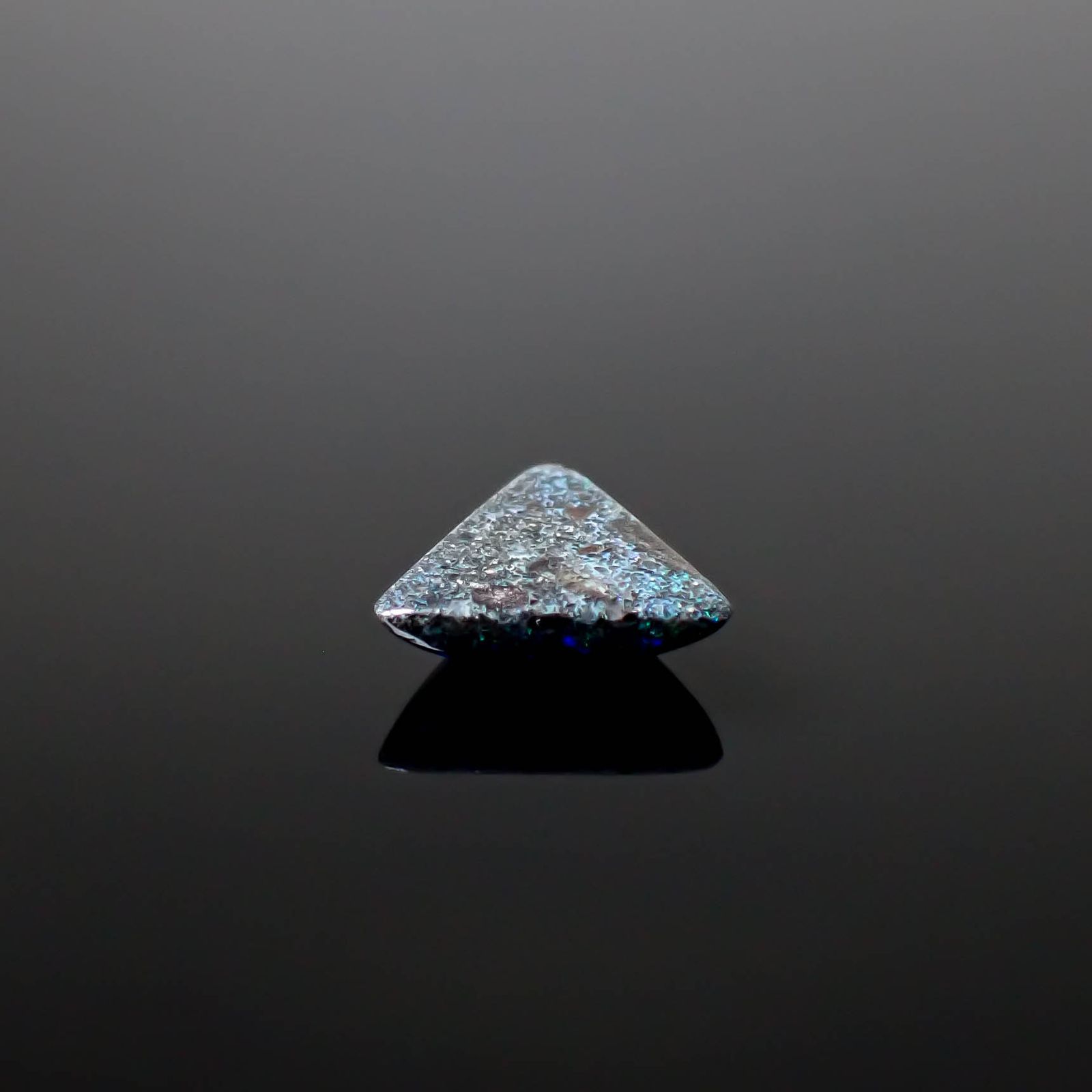 ブラックマトリックスオパール(宝石名オパール/加熱処理)オーストラリア産 1.47ct 識別済[250330126]9.1x10.3mm前後