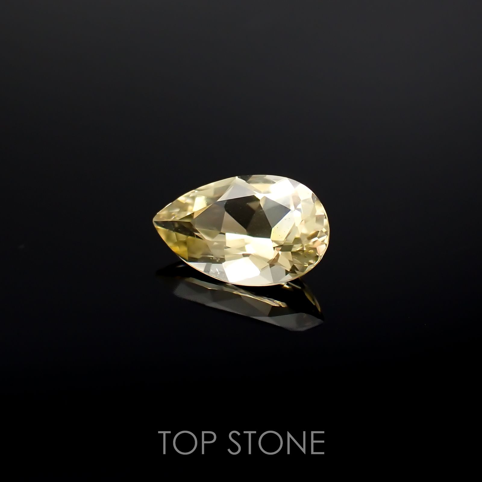 イエロースキャポライト(宝石名イエロー・スキャポライト)タンザニア産 0.65ct 識別済[220918028]8x4.9mm前後