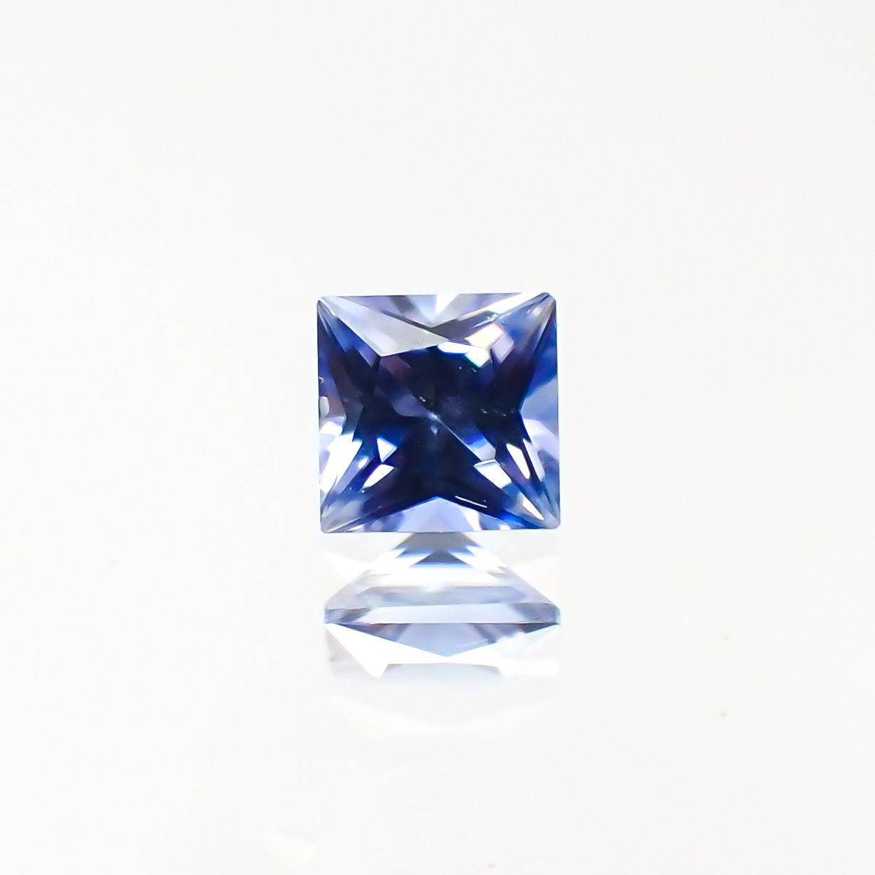 ◇プリンセスカット◇ベニトアイト アメリカ・カリフォルニア州産 0.13ct[221118977]2.7x2.7mm前後
