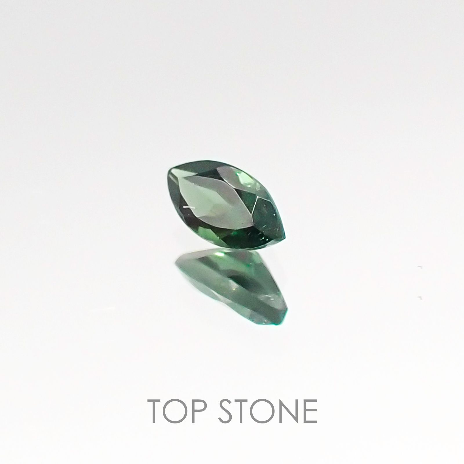 カラーチェンジガーネット(アレキタイプ) マダガスカル・ベキリー産 ルース 0.124ct[20106594]4.2×2.2mm前後