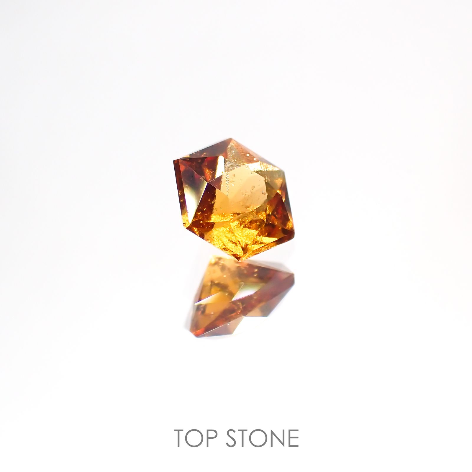 ◇ヘキサゴンカット◇ヘソナイトガーネット(宝石名ヘソナイト・ガーネット)スリランカ産 0.55ct 識別済[220113901]4.9x4.8mm前後