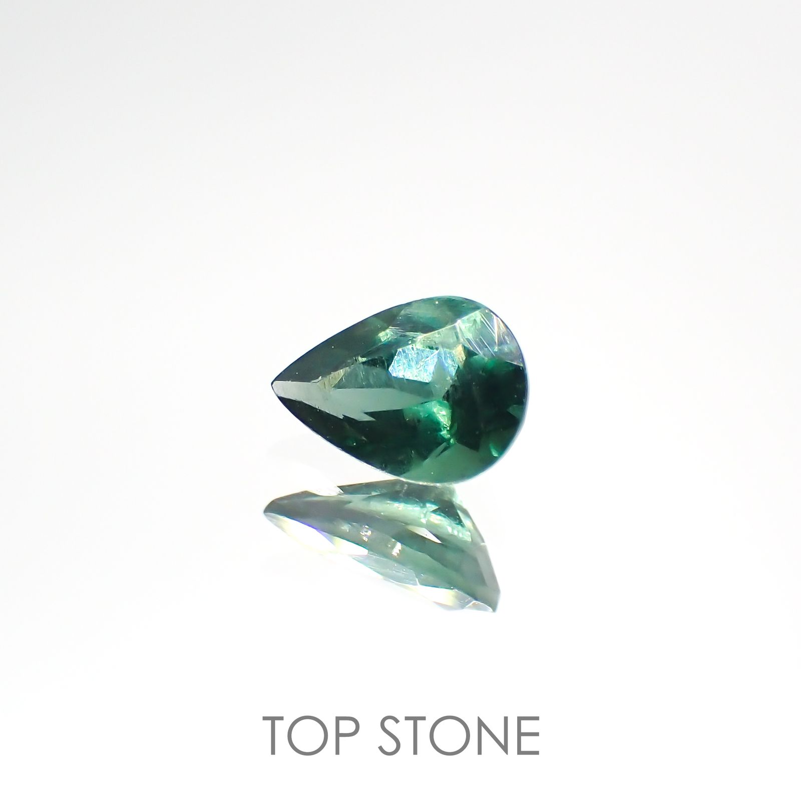 グリーンアパタイト(ノーブルモロキサイト)(宝石名アパタイト) マダガスカル産 0.39ct 識別済[210813145]5.7×4.1mm前後