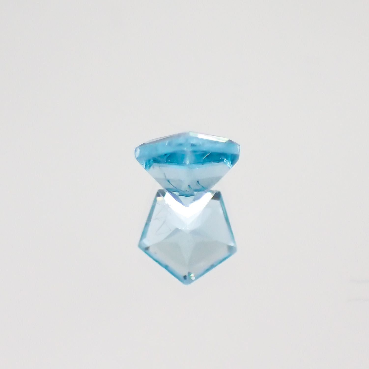 <ランダムセレクト1個販売> ◇ペンタゴンカット◇アパタイト(宝石名アパタイト) ブラジル産 0.21ct前後 識別済[210610974]3.8×4mm前後